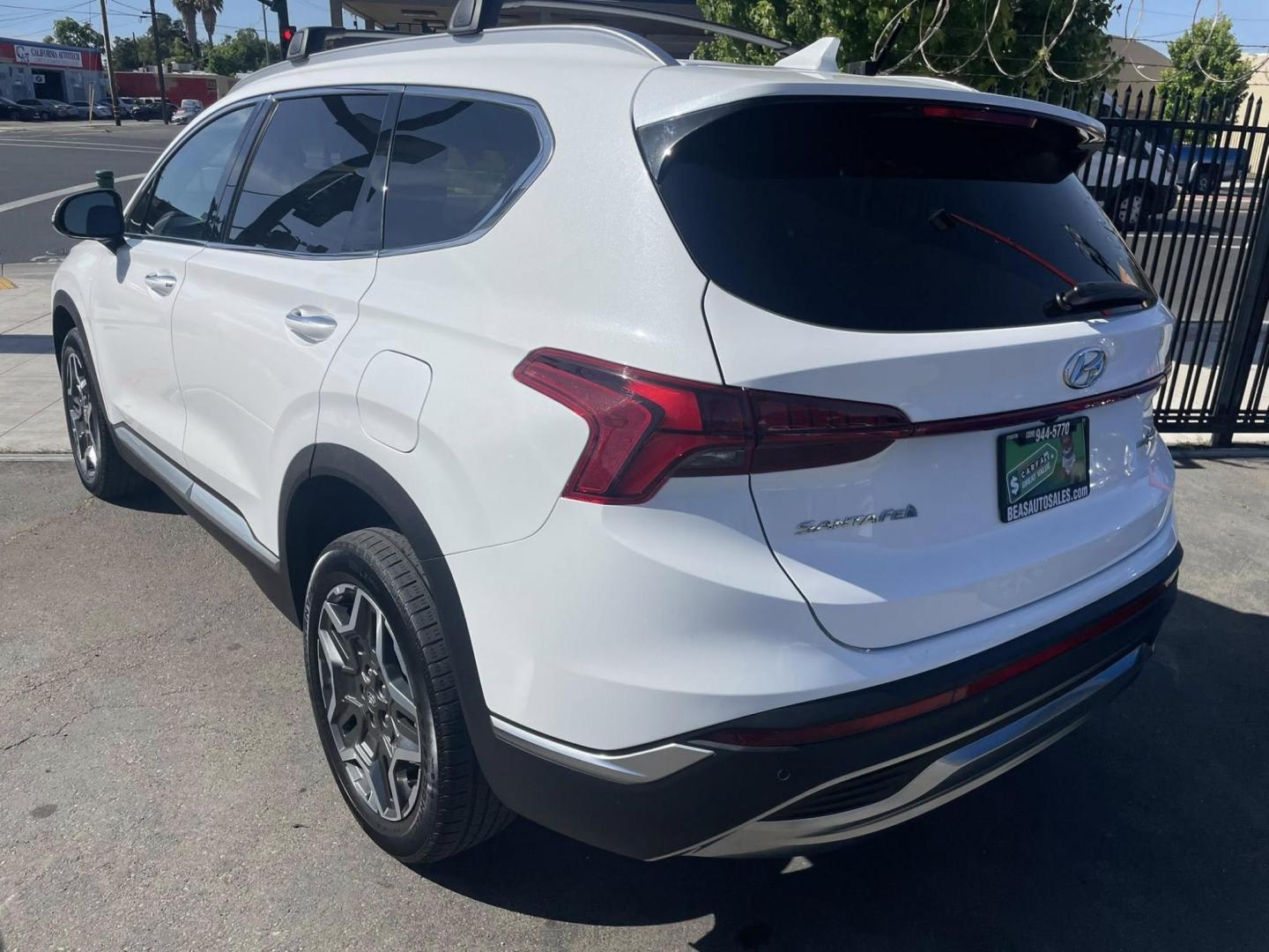 2022 WHITE Hyundai Santa Fe Plug-In Hybrid SEL (KM8S6DA23NU) with an 1.6L L4 DOHC 16V HYBRID engine, 6A transmission, located at 744 E Miner Ave, Stockton, CA, 95202, (209) 944-5770, 37.956863, -121.282082 - PLUS TAXES AND FEES NO CHARGER AVAILABLE - Photo#12