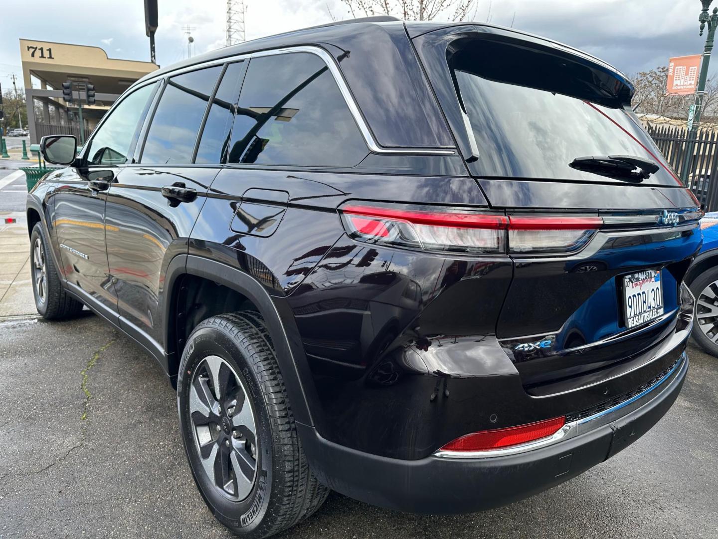 2022 Jeep Grand Cherokee 4xe Limited (1C4RJYB62N8) with an 2.0L L4 DOHC 16V HYBRID engine, 8A transmission, located at 744 E Miner Ave, Stockton, CA, 95202, (209) 944-5770, 37.956863, -121.282082 - Photo#6