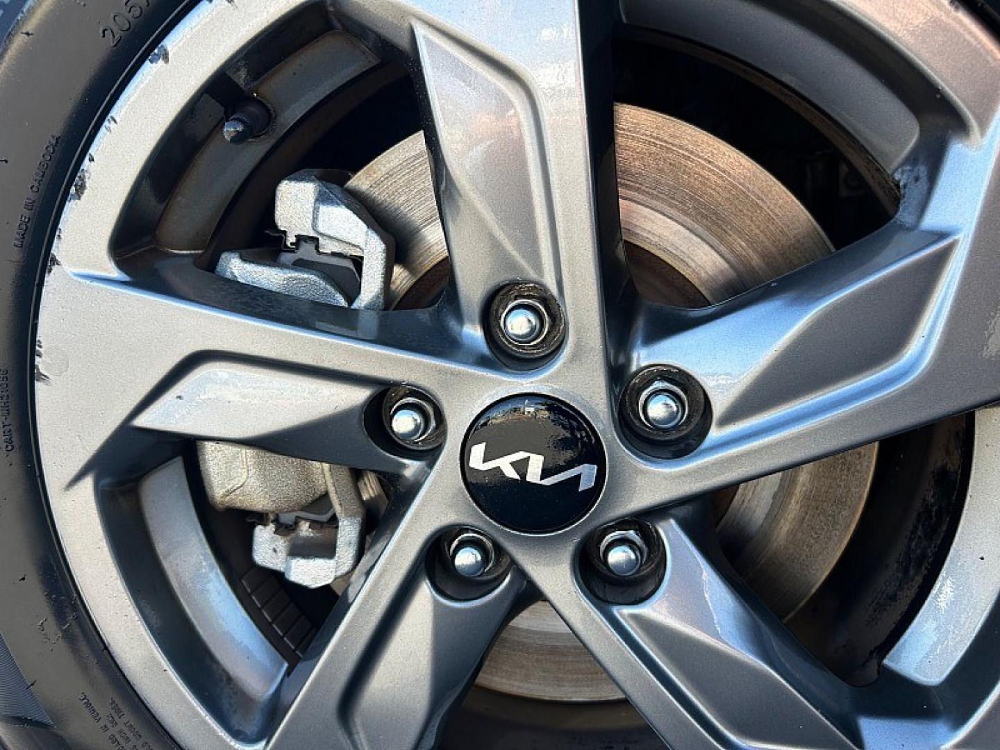 2022 GRAY Kia K5 (5XXG14J25NG) with an 4-Cyl Turbo 1.6 Liter engine, Automatic 8-Spd transmission, located at 412 Auto Vista Drive, Palmdale, 93551, (661) 945-0620, 34.592636, -118.136681- Photo#11