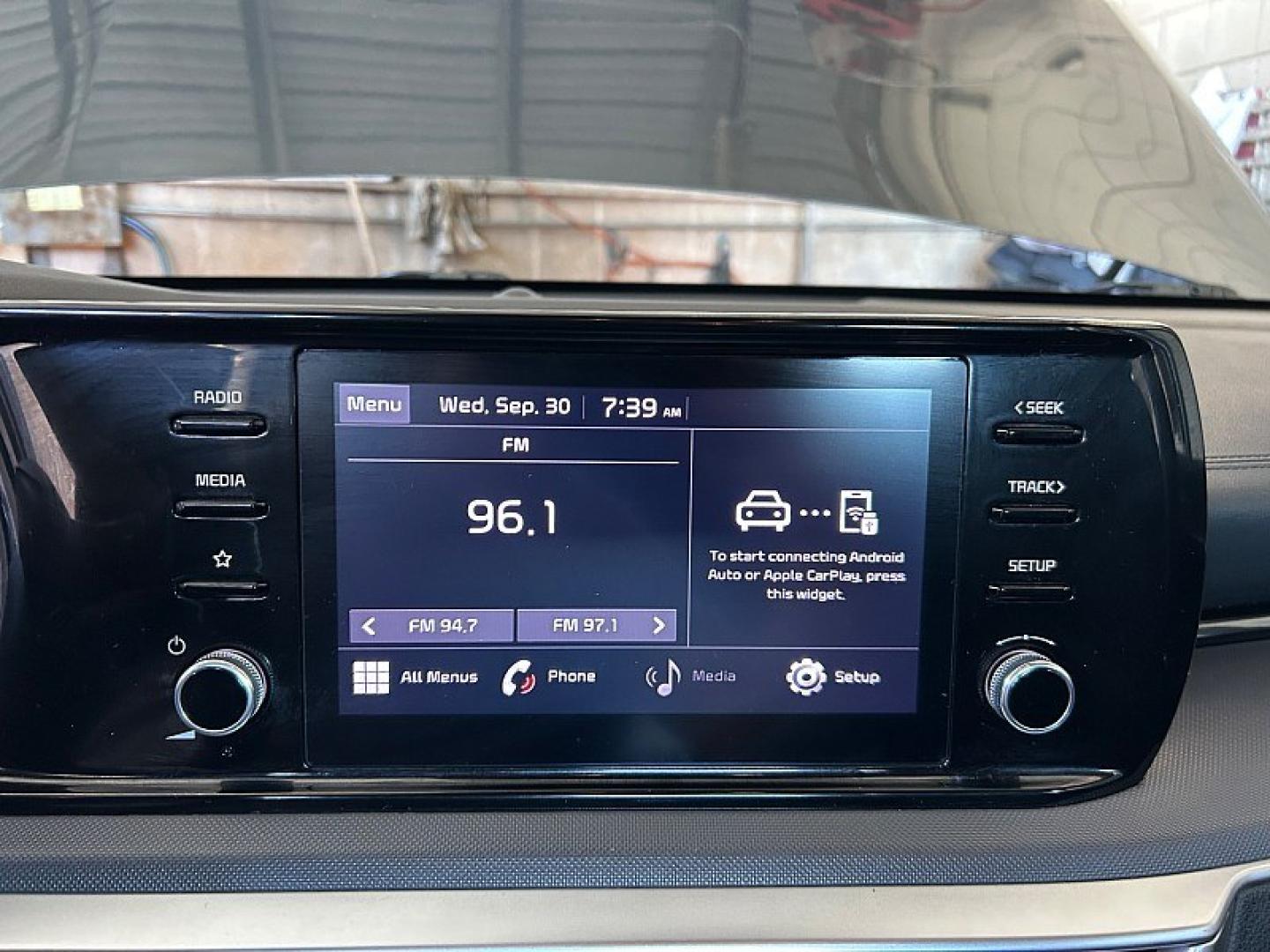 2022 GRAY Kia K5 (5XXG14J25NG) with an 4-Cyl Turbo 1.6 Liter engine, Automatic 8-Spd transmission, located at 412 Auto Vista Drive, Palmdale, 93551, (661) 945-0620, 34.592636, -118.136681- Photo#23