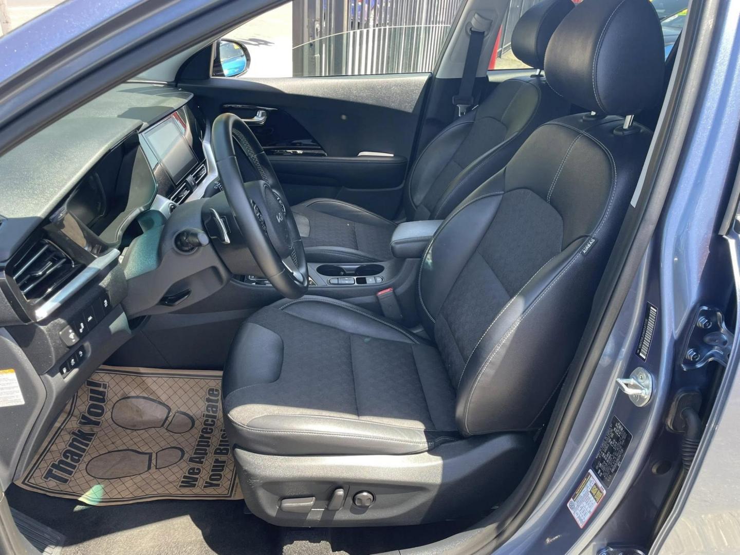 2022 Kia Niro Plug In Hybrid EX (KNDCD3LD5N5) , 6A transmission, located at 744 E Miner Ave, Stockton, CA, 95202, (209) 944-5770, 37.956863, -121.282082 - PLUS TAXES AND FEES NO CHARGER AVAILABLE - Photo#6