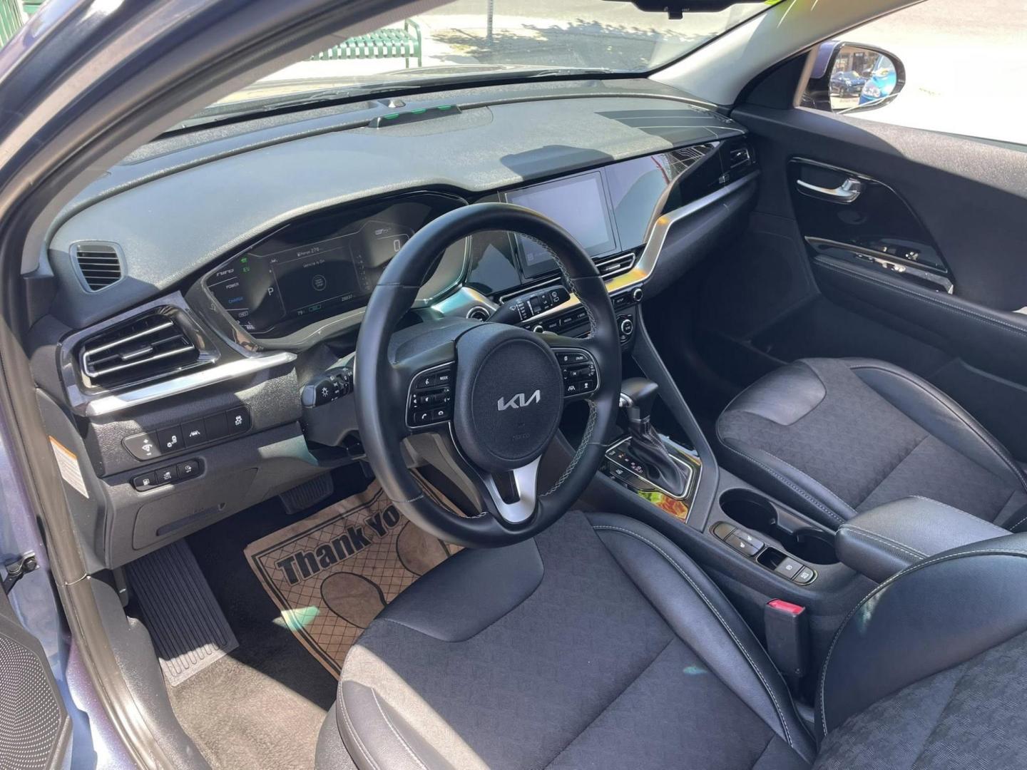 2022 Kia Niro Plug In Hybrid EX (KNDCD3LD5N5) , 6A transmission, located at 744 E Miner Ave, Stockton, CA, 95202, (209) 944-5770, 37.956863, -121.282082 - PLUS TAXES AND FEES NO CHARGER AVAILABLE - Photo#7