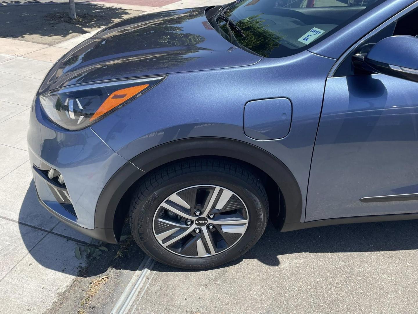 2022 Kia Niro Plug In Hybrid EX (KNDCD3LD5N5) , 6A transmission, located at 744 E Miner Ave, Stockton, CA, 95202, (209) 944-5770, 37.956863, -121.282082 - PLUS TAXES AND FEES NO CHARGER AVAILABLE - Photo#4
