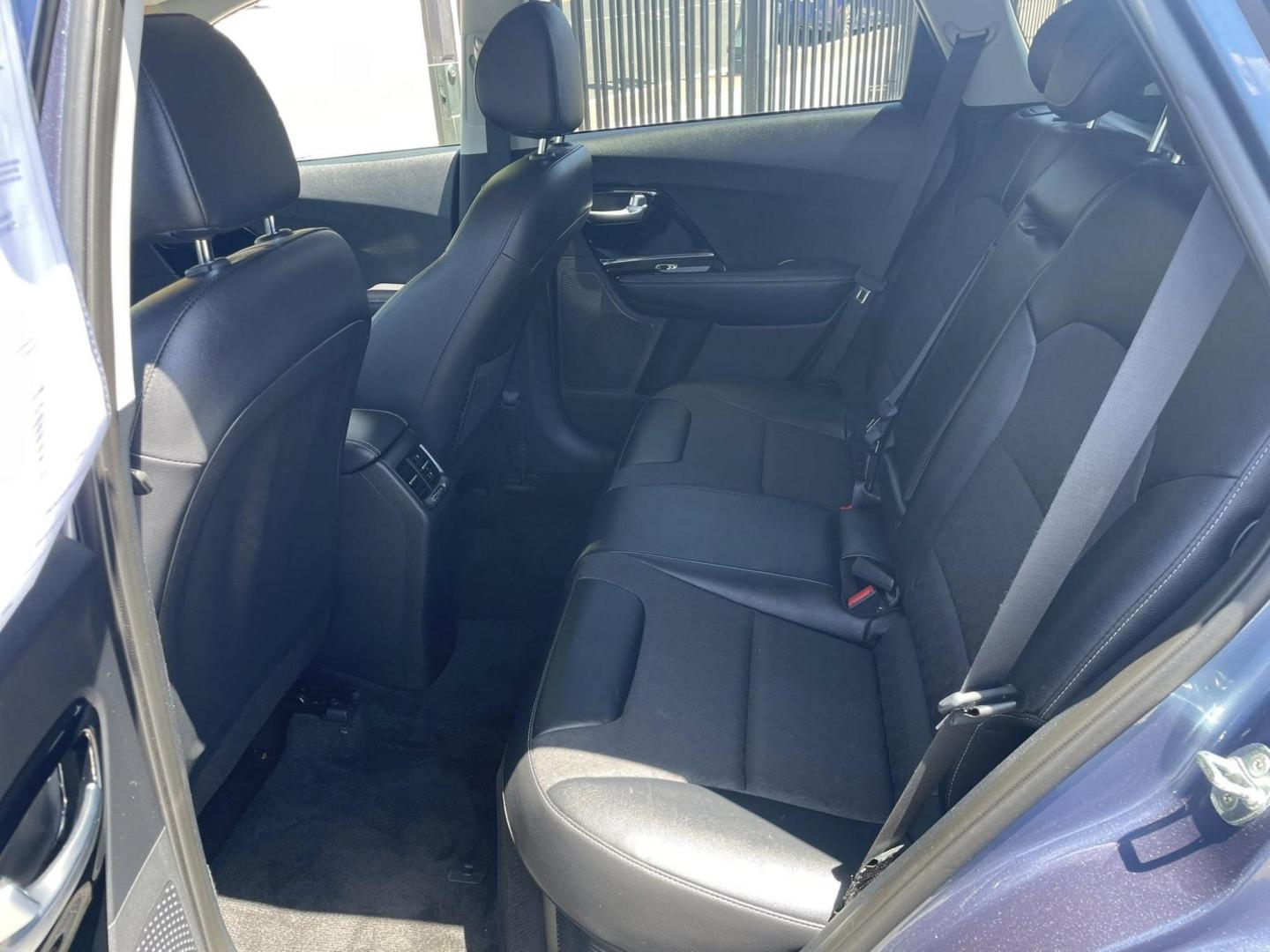 2022 Kia Niro Plug In Hybrid EX (KNDCD3LD5N5) , 6A transmission, located at 744 E Miner Ave, Stockton, CA, 95202, (209) 944-5770, 37.956863, -121.282082 - PLUS TAXES AND FEES NO CHARGER AVAILABLE - Photo#8