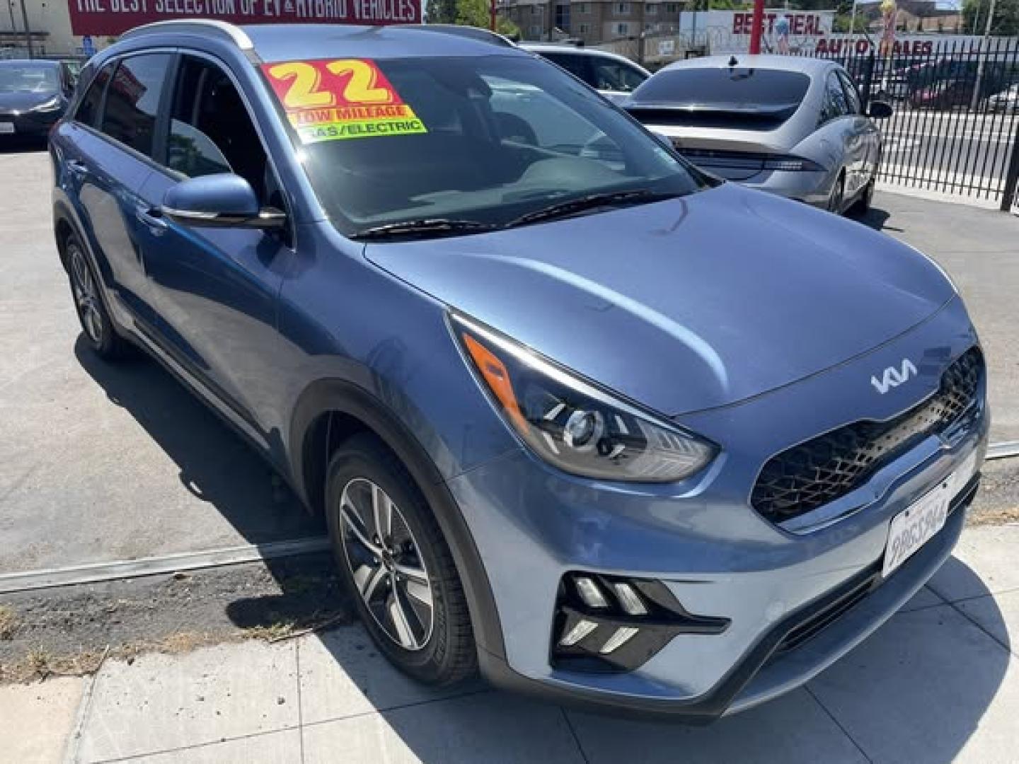 2022 Kia Niro Plug In Hybrid EX (KNDCD3LD5N5) , 6A transmission, located at 744 E Miner Ave, Stockton, CA, 95202, (209) 944-5770, 37.956863, -121.282082 - PLUS TAXES AND FEES NO CHARGER AVAILABLE - Photo#0
