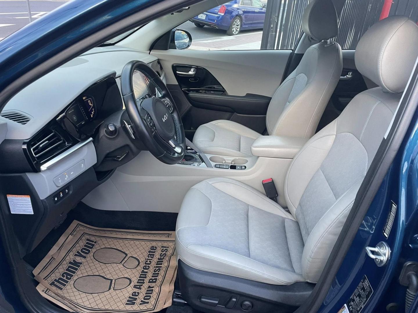 2022 Kia Niro Plug In Hybrid EX (KNDCD3LD6N5) , 6A transmission, located at 744 E Miner Ave, Stockton, CA, 95202, (209) 944-5770, 37.956863, -121.282082 - PLUS TAXES AND FEES NO CHARGER AVAILABLE - Photo#6