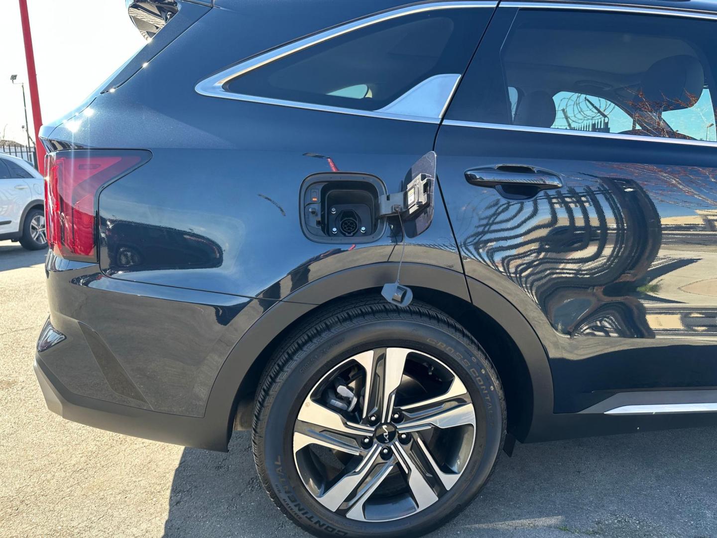 2022 Kia Sorento Plug In Hybrid SX Prestige (KNDRMDLH7N5) with an 1.6L L4 DOHC 16V HYBRID engine, 6A transmission, located at 744 E Miner Ave, Stockton, CA, 95202, (209) 944-5770, 37.956863, -121.282082 - Photo#5