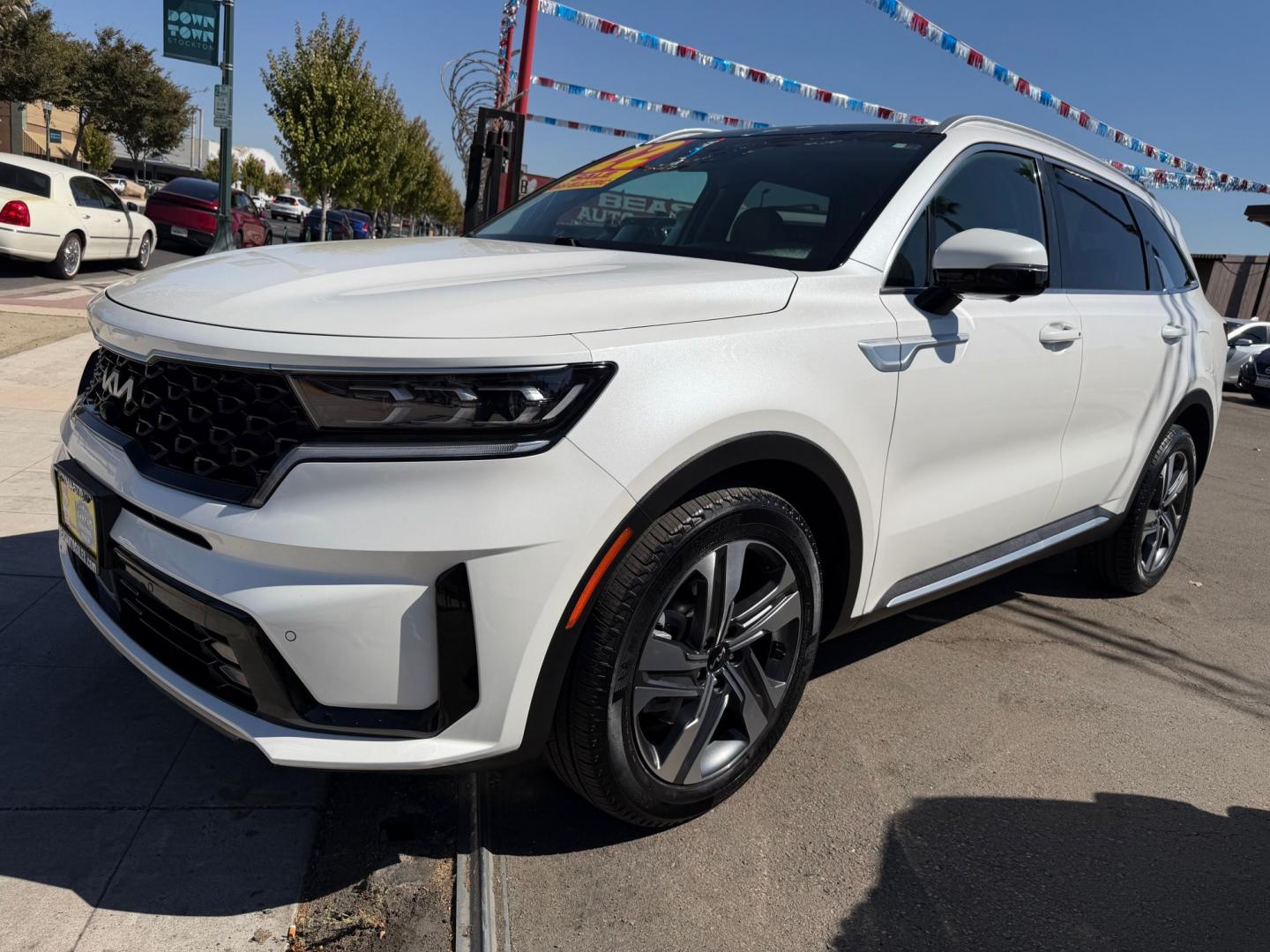2022 Kia Sorento Plug In Hybrid SX Prestige (KNDRMDLH1N5) with an 1.6L L4 DOHC 16V HYBRID engine, 6A transmission, located at 744 E Miner Ave, Stockton, CA, 95202, (209) 944-5770, 37.956863, -121.282082- Photo#3
