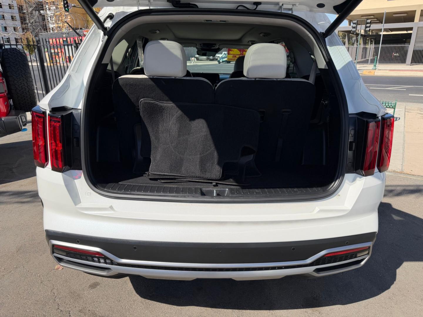 2022 Kia Sorento Plug In Hybrid SX Prestige (KNDRMDLH1N5) with an 1.6L L4 DOHC 16V HYBRID engine, 6A transmission, located at 744 E Miner Ave, Stockton, CA, 95202, (209) 944-5770, 37.956863, -121.282082- Photo#12
