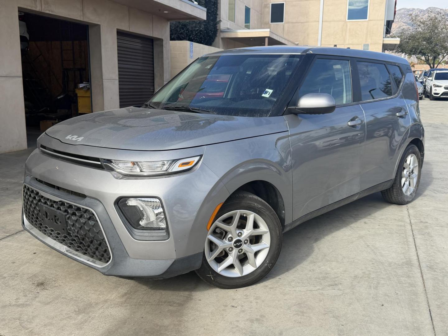 2022 Gray metallic /BLACK Kia Soul LX CVT (KNDJ23AUXN7) with an 2.0L L4 DOHC 16V engine, CVT transmission, located at 30 S. Berkeley Avenue, Pasadena, CA, 91107, (626) 248-7567, 34.145447, -118.109398 - Crown City Motors is a used “Buy Here Pay Here” car dealer in Pasadena CA. “Buy Here Pay Here” financing, means that when you purchase your vehicle from our dealership, that you make the payments to the dealership as well. We do not need the banks approval to get you approved for a used auto - Photo#0
