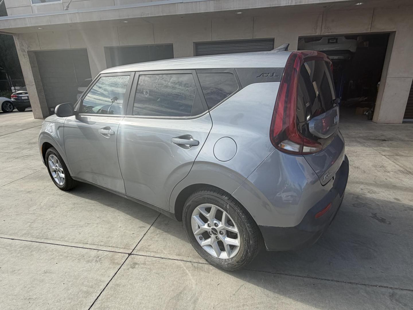 2022 Gray metallic /BLACK Kia Soul LX CVT (KNDJ23AUXN7) with an 2.0L L4 DOHC 16V engine, CVT transmission, located at 30 S. Berkeley Avenue, Pasadena, CA, 91107, (626) 248-7567, 34.145447, -118.109398 - Crown City Motors is a used “Buy Here Pay Here” car dealer in Pasadena CA. “Buy Here Pay Here” financing, means that when you purchase your vehicle from our dealership, that you make the payments to the dealership as well. We do not need the banks approval to get you approved for a used auto - Photo#2