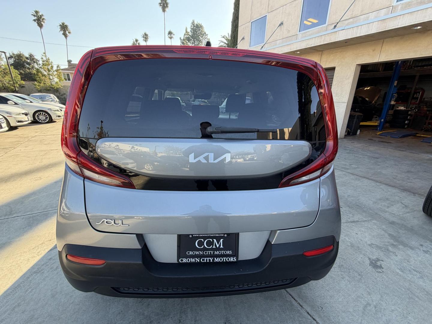 2022 Gray metallic /BLACK Kia Soul LX CVT (KNDJ23AUXN7) with an 2.0L L4 DOHC 16V engine, CVT transmission, located at 30 S. Berkeley Avenue, Pasadena, CA, 91107, (626) 248-7567, 34.145447, -118.109398 - Crown City Motors is a used “Buy Here Pay Here” car dealer in Pasadena CA. “Buy Here Pay Here” financing, means that when you purchase your vehicle from our dealership, that you make the payments to the dealership as well. We do not need the banks approval to get you approved for a used auto- Photo#5