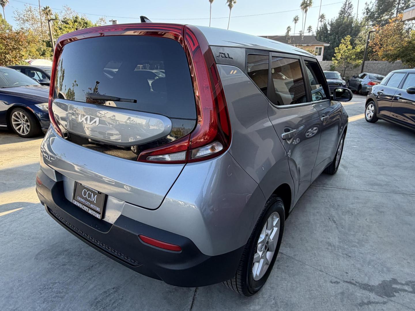 2022 Gray metallic /BLACK Kia Soul LX CVT (KNDJ23AUXN7) with an 2.0L L4 DOHC 16V engine, CVT transmission, located at 30 S. Berkeley Avenue, Pasadena, CA, 91107, (626) 248-7567, 34.145447, -118.109398 - Crown City Motors is a used “Buy Here Pay Here” car dealer in Pasadena CA. “Buy Here Pay Here” financing, means that when you purchase your vehicle from our dealership, that you make the payments to the dealership as well. We do not need the banks approval to get you approved for a used auto- Photo#4