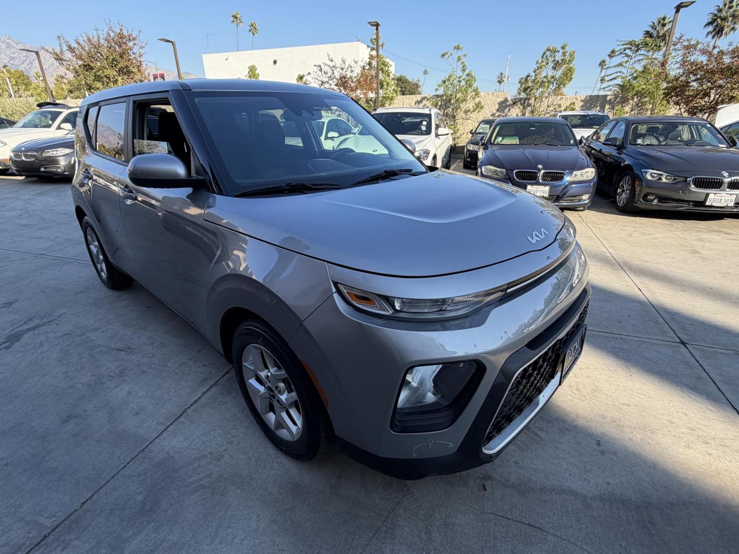 2022 Gray metallic /BLACK Kia Soul LX CVT (KNDJ23AUXN7) with an 2.0L L4 DOHC 16V engine, CVT transmission, located at 30 S. Berkeley Avenue, Pasadena, CA, 91107, (626) 248-7567, 34.145447, -118.109398 - Crown City Motors is a used “Buy Here Pay Here” car dealer in Pasadena CA. “Buy Here Pay Here” financing, means that when you purchase your vehicle from our dealership, that you make the payments to the dealership as well. We do not need the banks approval to get you approved for a used auto- Photo#9