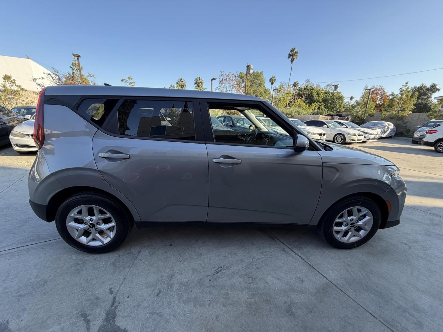 2022 Gray metallic /BLACK Kia Soul LX CVT (KNDJ23AUXN7) with an 2.0L L4 DOHC 16V engine, CVT transmission, located at 30 S. Berkeley Avenue, Pasadena, CA, 91107, (626) 248-7567, 34.145447, -118.109398 - Crown City Motors is a used “Buy Here Pay Here” car dealer in Pasadena CA. “Buy Here Pay Here” financing, means that when you purchase your vehicle from our dealership, that you make the payments to the dealership as well. We do not need the banks approval to get you approved for a used auto- Photo#10