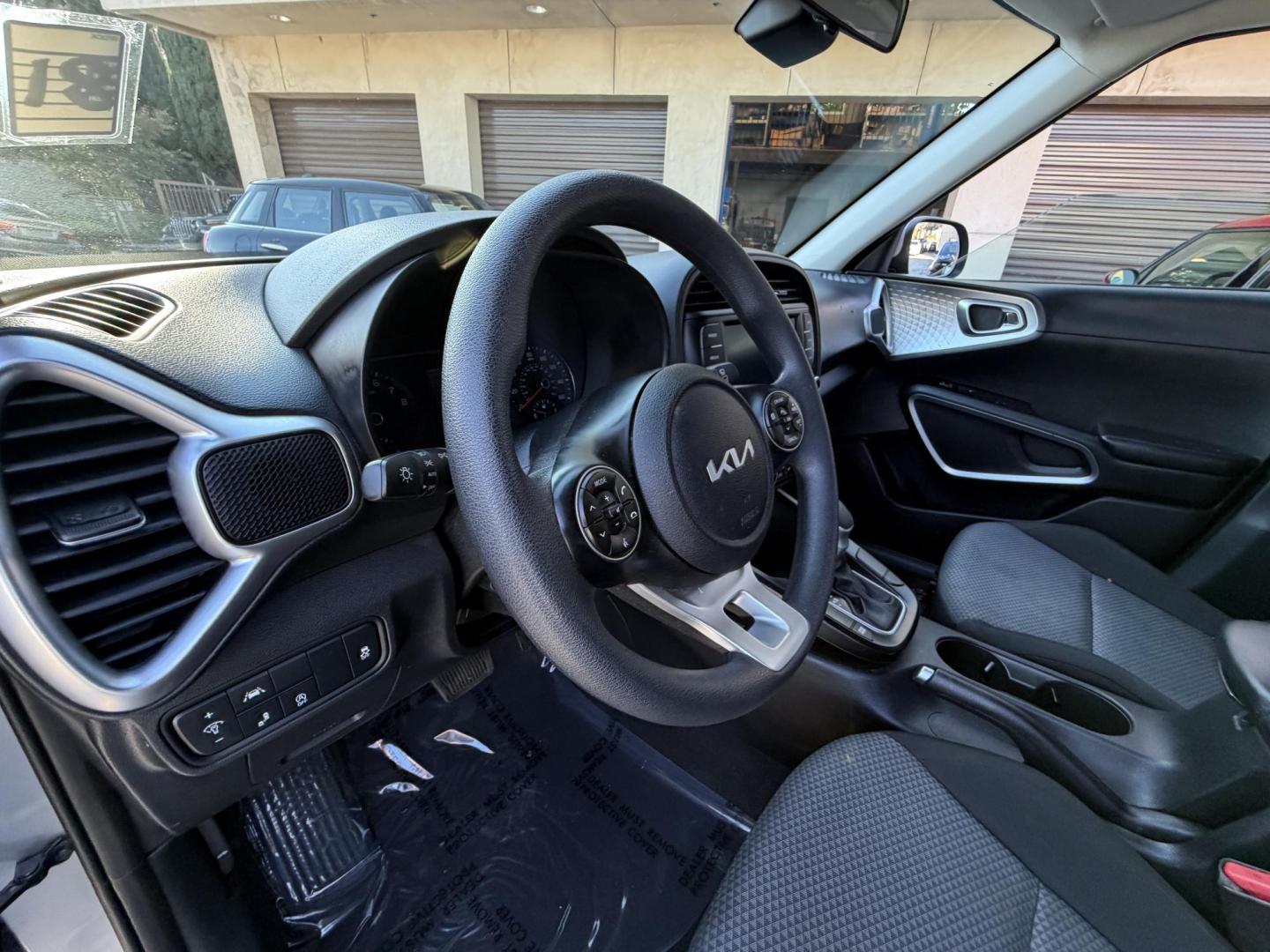 2022 Gray metallic /BLACK Kia Soul LX CVT (KNDJ23AUXN7) with an 2.0L L4 DOHC 16V engine, CVT transmission, located at 30 S. Berkeley Avenue, Pasadena, CA, 91107, (626) 248-7567, 34.145447, -118.109398 - Crown City Motors is a used “Buy Here Pay Here” car dealer in Pasadena CA. “Buy Here Pay Here” financing, means that when you purchase your vehicle from our dealership, that you make the payments to the dealership as well. We do not need the banks approval to get you approved for a used auto- Photo#16