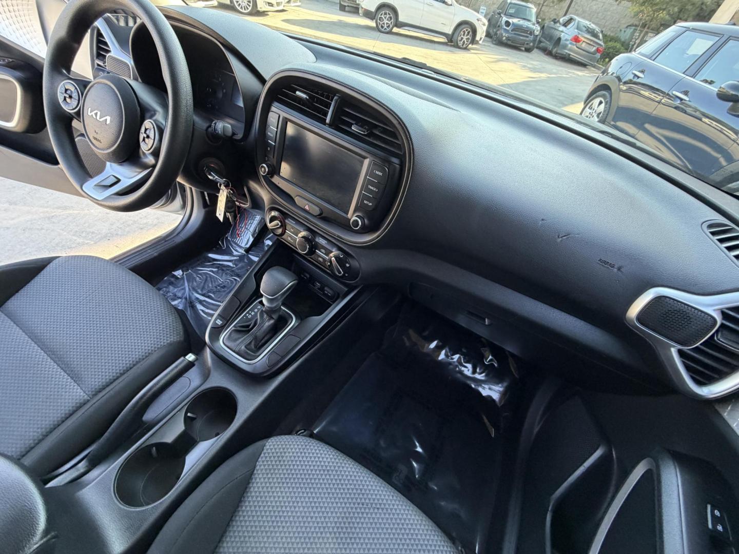 2022 Gray metallic /BLACK Kia Soul LX CVT (KNDJ23AUXN7) with an 2.0L L4 DOHC 16V engine, CVT transmission, located at 30 S. Berkeley Avenue, Pasadena, CA, 91107, (626) 248-7567, 34.145447, -118.109398 - Crown City Motors is a used “Buy Here Pay Here” car dealer in Pasadena CA. “Buy Here Pay Here” financing, means that when you purchase your vehicle from our dealership, that you make the payments to the dealership as well. We do not need the banks approval to get you approved for a used auto- Photo#17