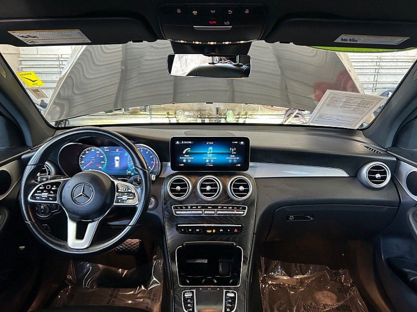 2022 Gray Mercedes-Benz GLC (W1N0G8DB8NV) with an 4-Cyl Turbo 2.0 Liter engine, Automatic 9-Spd 9G-Tronic transmission, located at 412 Auto Vista Drive, Palmdale, 93551, (661) 945-0620, 34.592636, -118.136681- Photo#18