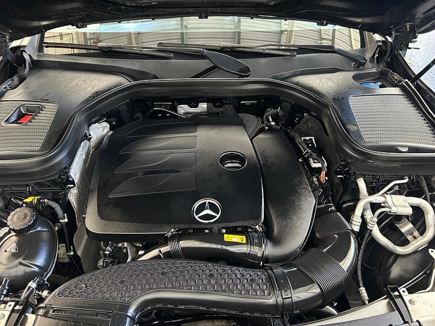 2022 Gray Mercedes-Benz GLC (W1N0G8DB8NV) with an 4-Cyl Turbo 2.0 Liter engine, Automatic 9-Spd 9G-Tronic transmission, located at 412 Auto Vista Drive, Palmdale, 93551, (661) 945-0620, 34.592636, -118.136681- Photo#25