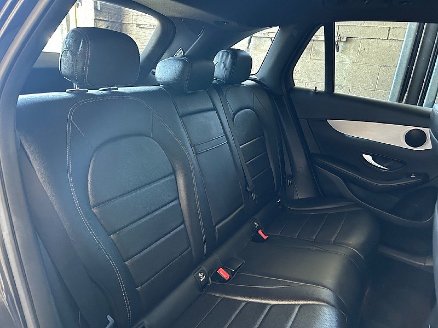 2022 Gray Mercedes-Benz GLC (W1N0G8DB8NV) with an 4-Cyl Turbo 2.0 Liter engine, Automatic 9-Spd 9G-Tronic transmission, located at 412 Auto Vista Drive, Palmdale, 93551, (661) 945-0620, 34.592636, -118.136681- Photo#27