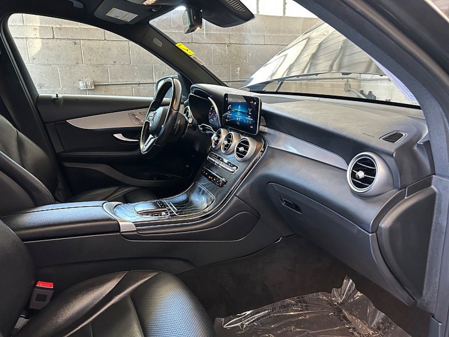 2022 Gray Mercedes-Benz GLC (W1N0G8DB8NV) with an 4-Cyl Turbo 2.0 Liter engine, Automatic 9-Spd 9G-Tronic transmission, located at 412 Auto Vista Drive, Palmdale, 93551, (661) 945-0620, 34.592636, -118.136681- Photo#28