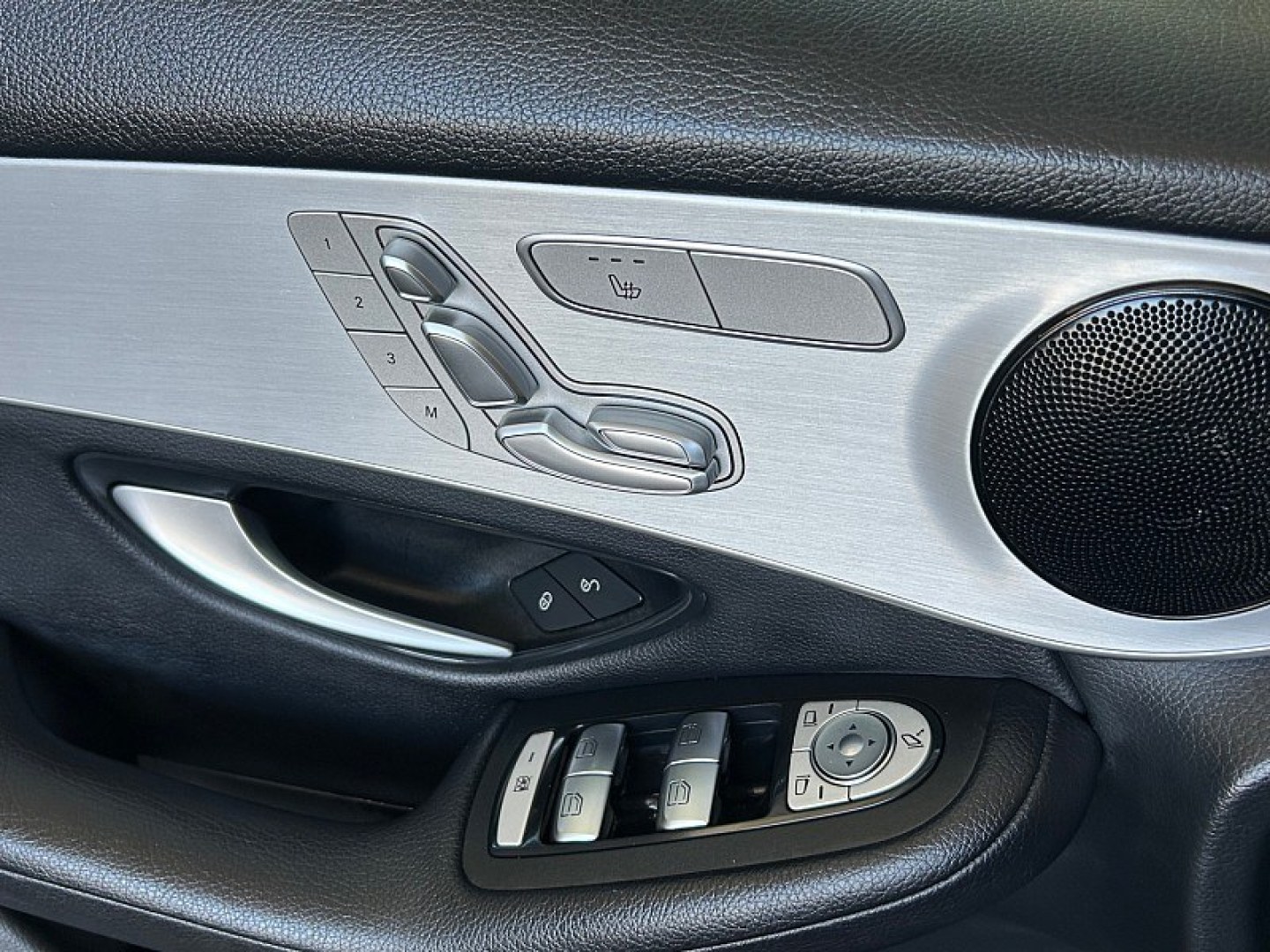 2022 Gray Mercedes-Benz GLC (W1N0G8DB8NV) with an 4-Cyl Turbo 2.0 Liter engine, Automatic 9-Spd 9G-Tronic transmission, located at 412 Auto Vista Drive, Palmdale, 93551, (661) 945-0620, 34.592636, -118.136681- Photo#29