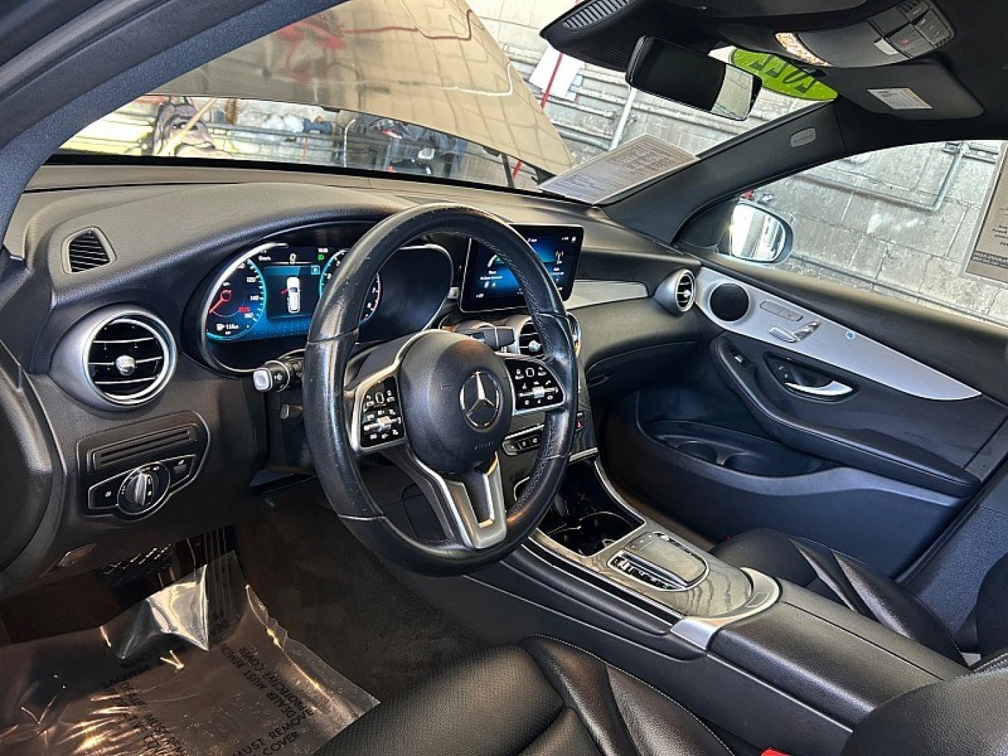 2022 Gray Mercedes-Benz GLC (W1N0G8DB8NV) with an 4-Cyl Turbo 2.0 Liter engine, Automatic 9-Spd 9G-Tronic transmission, located at 412 Auto Vista Drive, Palmdale, 93551, (661) 945-0620, 34.592636, -118.136681- Photo#30