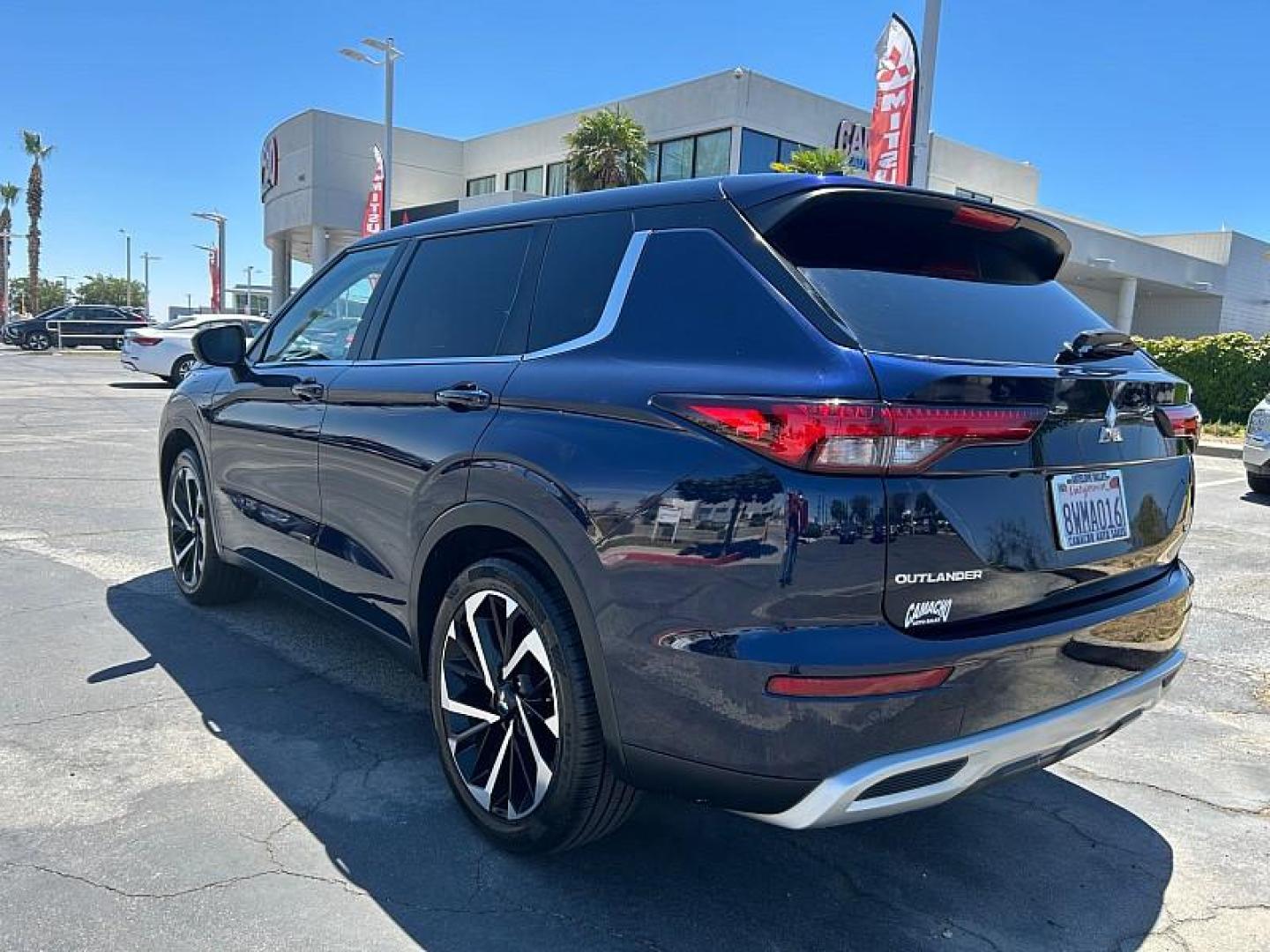2022 BLUE Mitsubishi Outlander (JA4J3UA86NZ) with an 4-Cyl 2.5 Liter engine, Automatic CVT transmission, located at 412 Auto Vista Drive, Palmdale, 93551, (661) 945-0620, 34.592636, -118.136681 - Photo#4