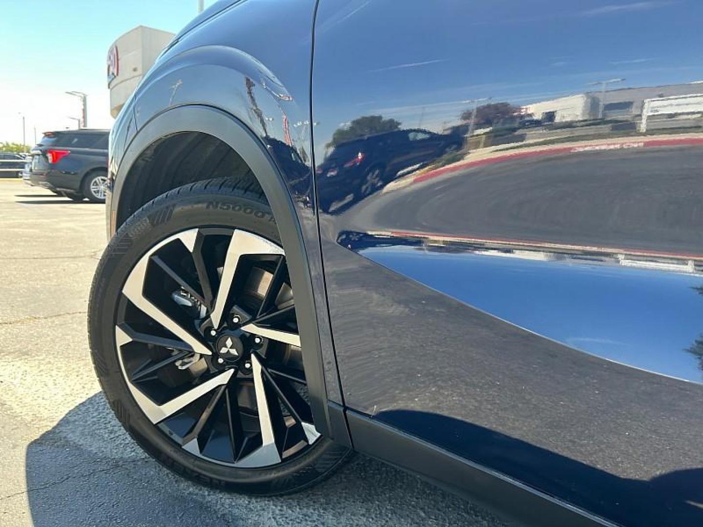 2022 BLUE Mitsubishi Outlander (JA4J3UA86NZ) with an 4-Cyl 2.5 Liter engine, Automatic CVT transmission, located at 412 Auto Vista Drive, Palmdale, 93551, (661) 945-0620, 34.592636, -118.136681 - Photo#10