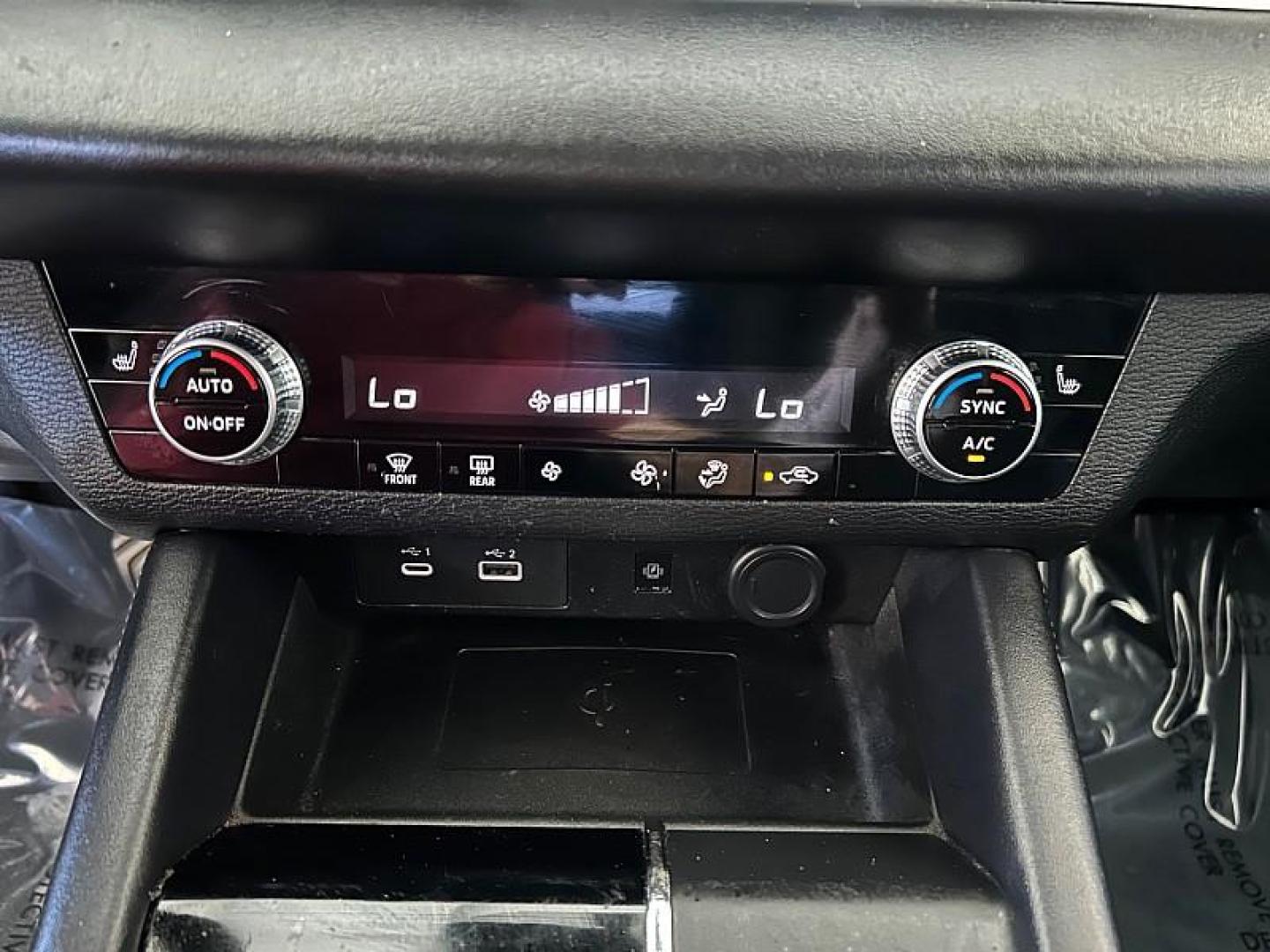 2022 BLUE Mitsubishi Outlander (JA4J3UA86NZ) with an 4-Cyl 2.5 Liter engine, Automatic CVT transmission, located at 412 Auto Vista Drive, Palmdale, 93551, (661) 945-0620, 34.592636, -118.136681 - Photo#21