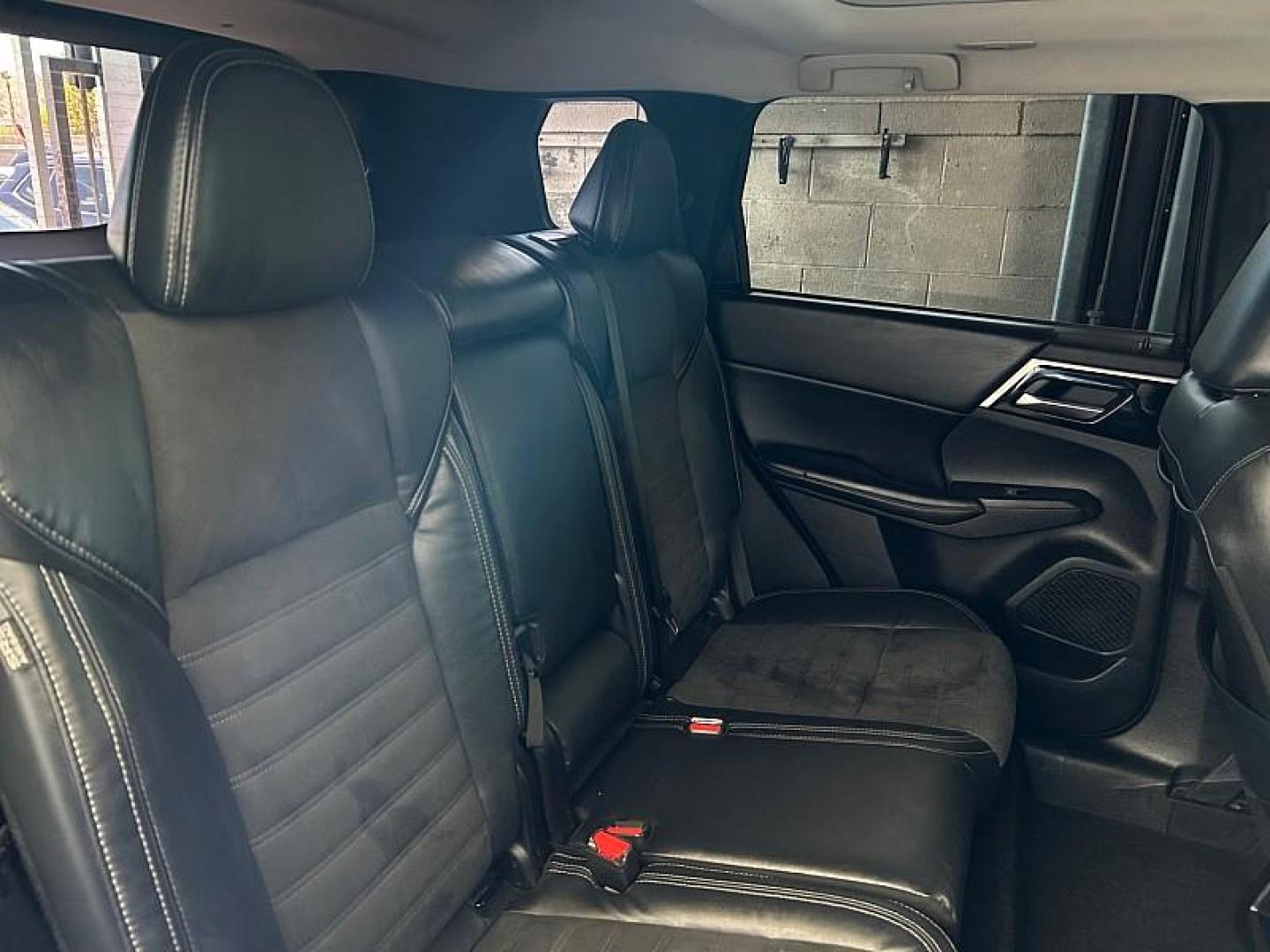2022 BLUE Mitsubishi Outlander (JA4J3UA86NZ) with an 4-Cyl 2.5 Liter engine, Automatic CVT transmission, located at 412 Auto Vista Drive, Palmdale, 93551, (661) 945-0620, 34.592636, -118.136681 - Photo#24