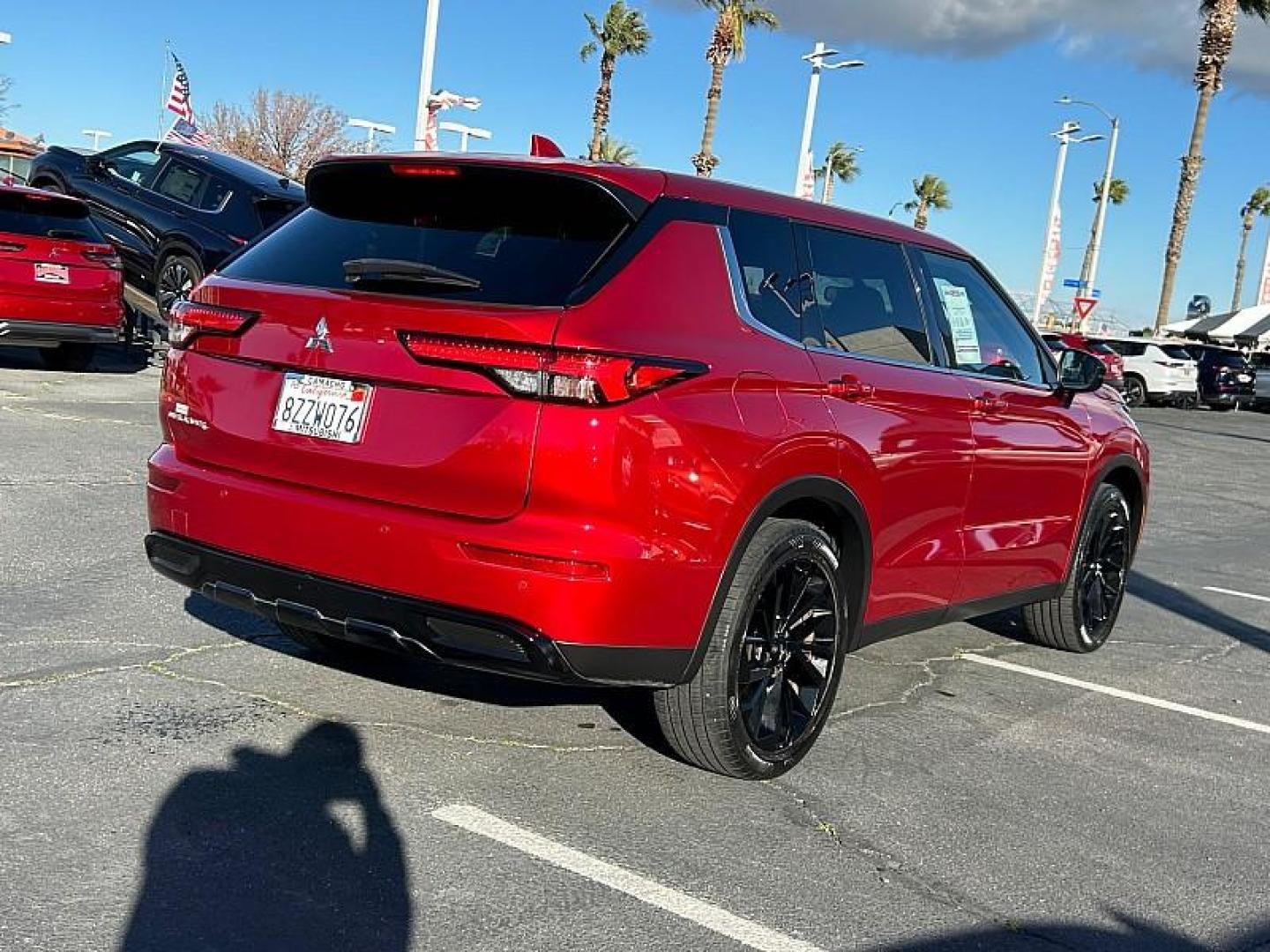 2022 RED Mitsubishi Outlander (JA4J3UA84NZ) with an 4-Cyl 2.5 Liter engine, Automatic CVT transmission, located at 412 Auto Vista Drive, Palmdale, 93551, (661) 945-0620, 34.592636, -118.136681 - Photo#2