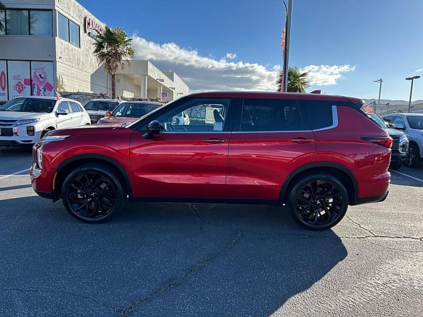2022 RED Mitsubishi Outlander (JA4J3UA84NZ) with an 4-Cyl 2.5 Liter engine, Automatic CVT transmission, located at 412 Auto Vista Drive, Palmdale, 93551, (661) 945-0620, 34.592636, -118.136681 - Photo#5