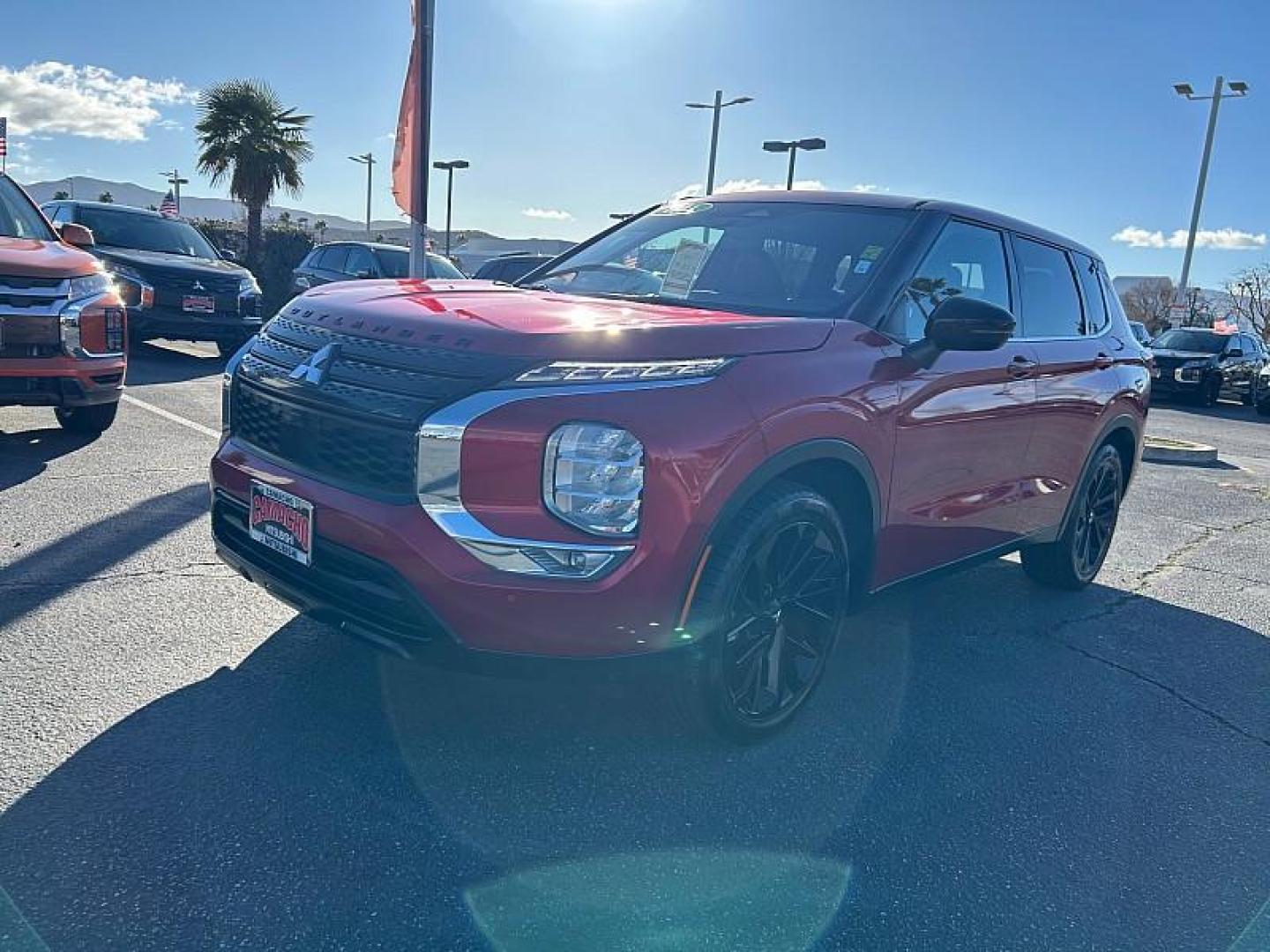 2022 RED Mitsubishi Outlander (JA4J3UA84NZ) with an 4-Cyl 2.5 Liter engine, Automatic CVT transmission, located at 412 Auto Vista Drive, Palmdale, 93551, (661) 945-0620, 34.592636, -118.136681 - Photo#6
