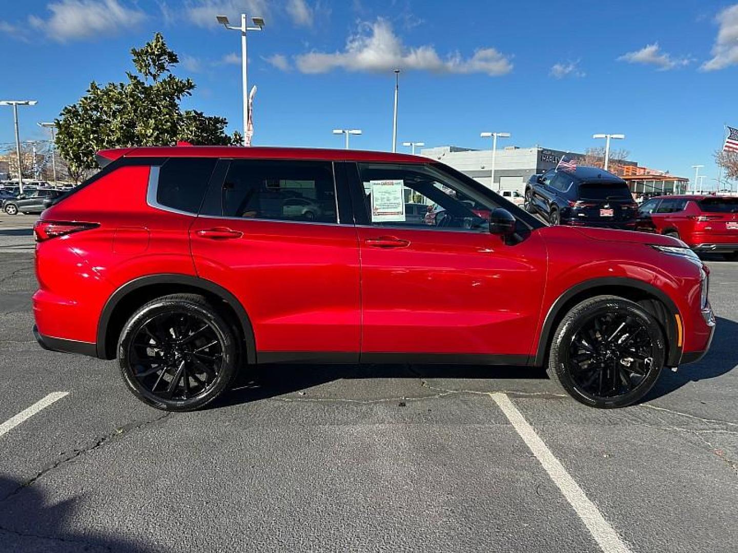 2022 RED Mitsubishi Outlander (JA4J3UA84NZ) with an 4-Cyl 2.5 Liter engine, Automatic CVT transmission, located at 412 Auto Vista Drive, Palmdale, 93551, (661) 945-0620, 34.592636, -118.136681 - Photo#7