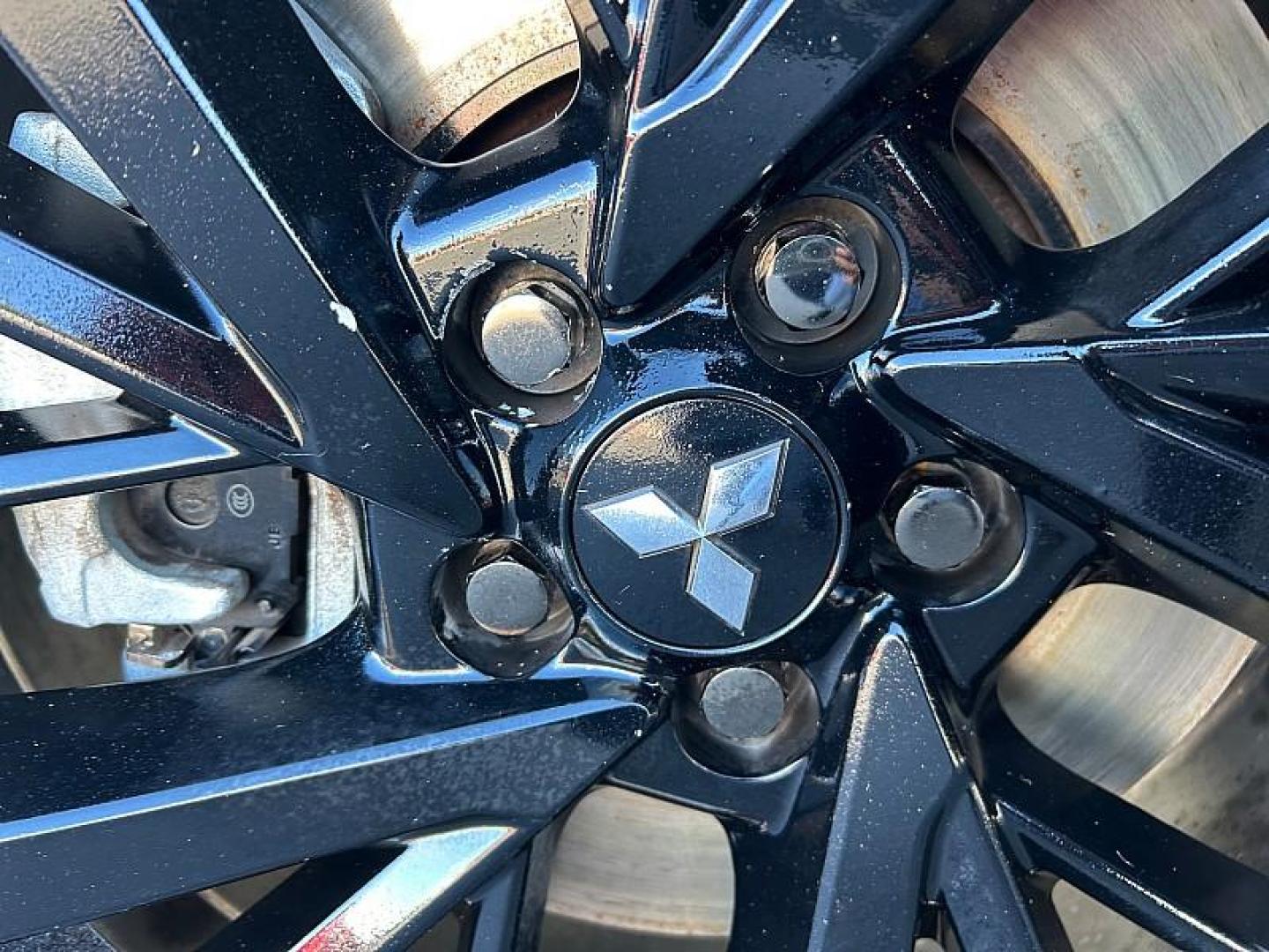 2022 RED Mitsubishi Outlander (JA4J3UA84NZ) with an 4-Cyl 2.5 Liter engine, Automatic CVT transmission, located at 412 Auto Vista Drive, Palmdale, 93551, (661) 945-0620, 34.592636, -118.136681 - Photo#9