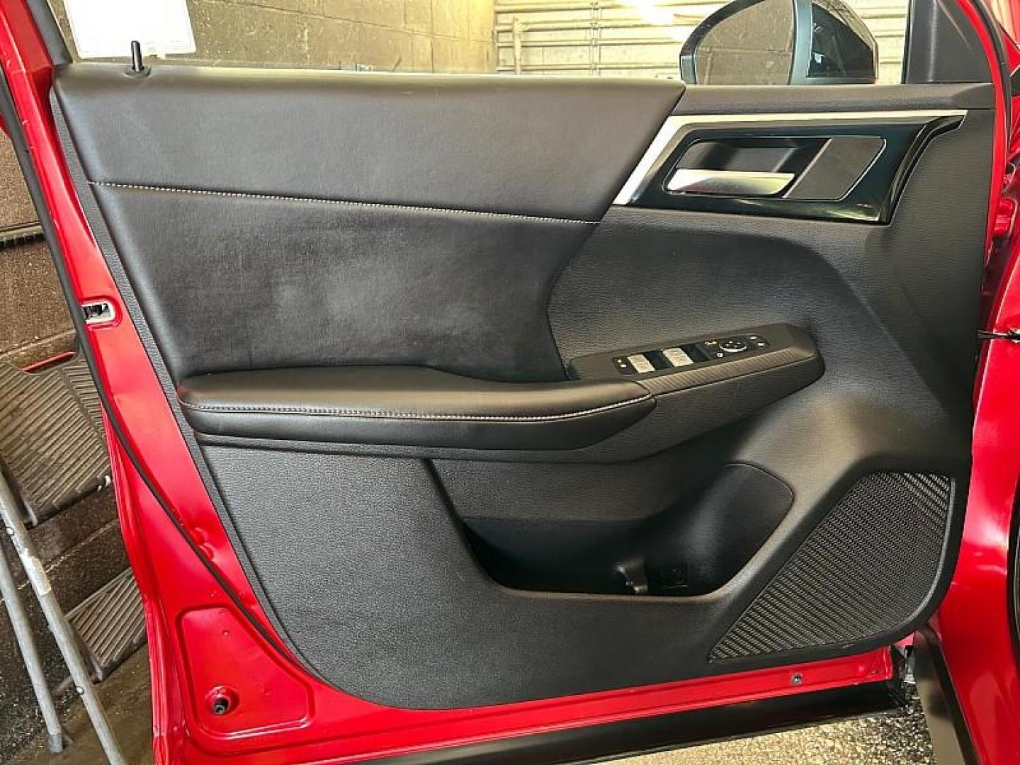 2022 RED Mitsubishi Outlander (JA4J3UA84NZ) with an 4-Cyl 2.5 Liter engine, Automatic CVT transmission, located at 412 Auto Vista Drive, Palmdale, 93551, (661) 945-0620, 34.592636, -118.136681 - Photo#16