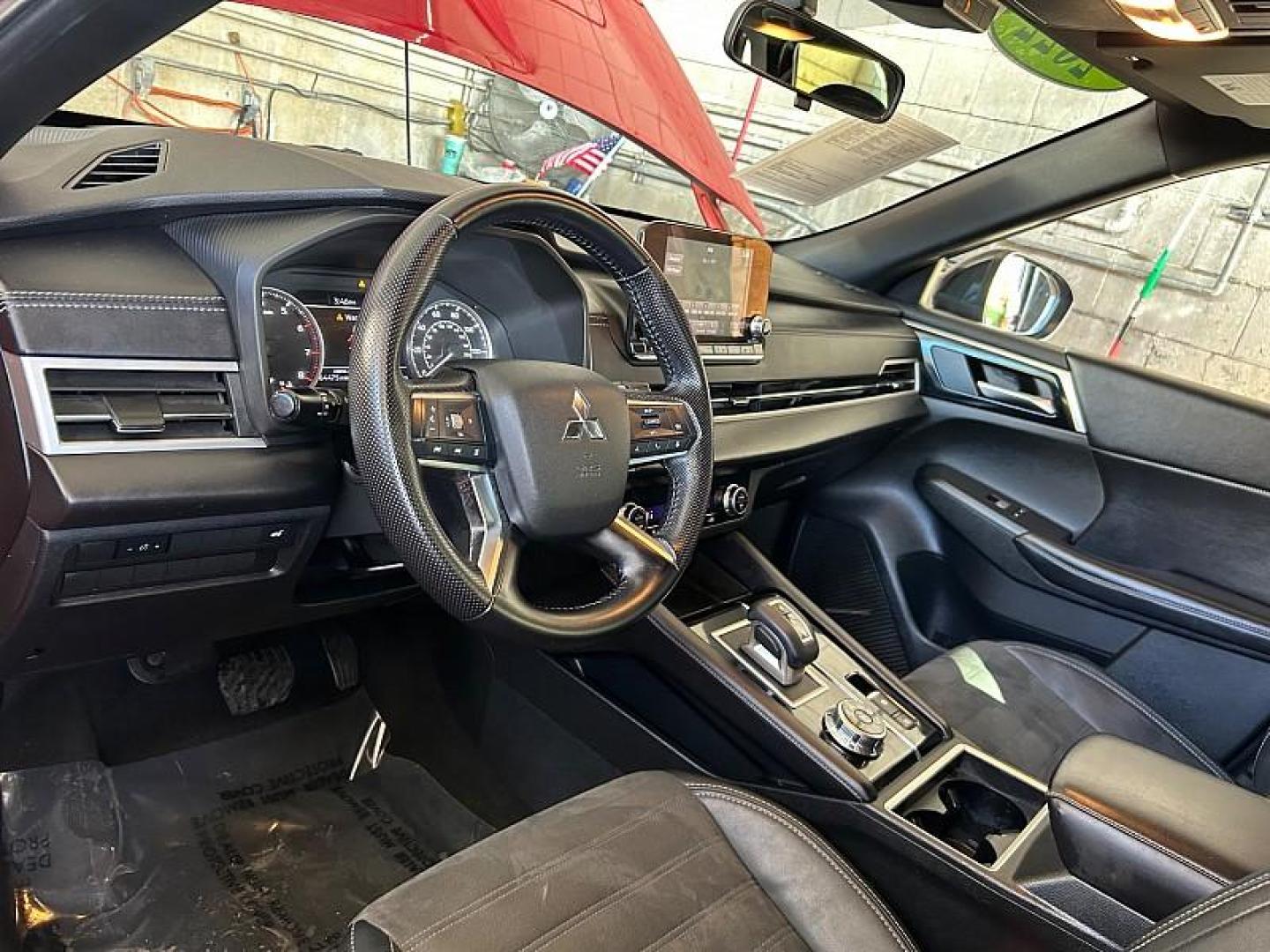 2022 RED Mitsubishi Outlander (JA4J3UA84NZ) with an 4-Cyl 2.5 Liter engine, Automatic CVT transmission, located at 412 Auto Vista Drive, Palmdale, 93551, (661) 945-0620, 34.592636, -118.136681 - Photo#17