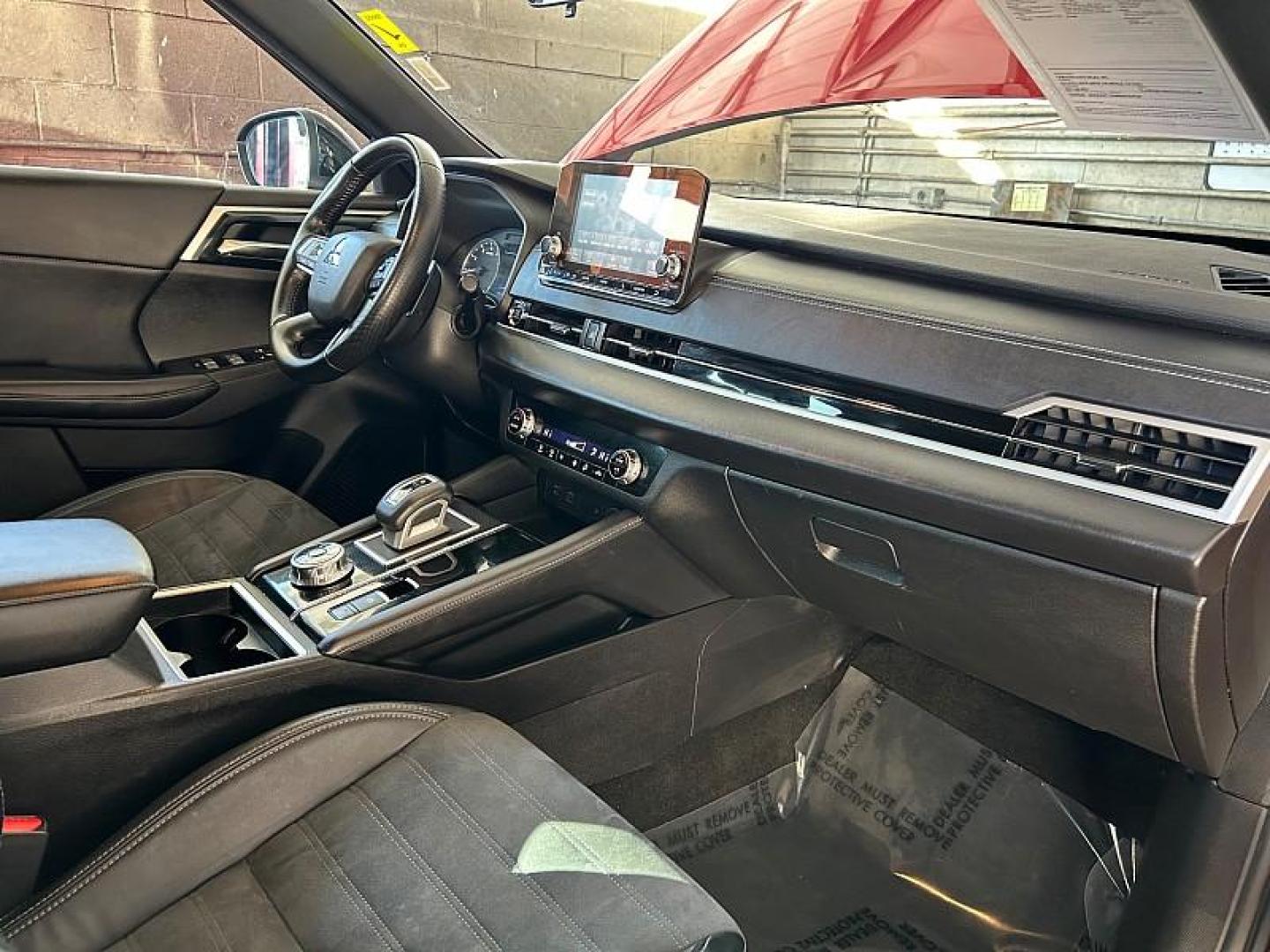 2022 RED Mitsubishi Outlander (JA4J3UA84NZ) with an 4-Cyl 2.5 Liter engine, Automatic CVT transmission, located at 412 Auto Vista Drive, Palmdale, 93551, (661) 945-0620, 34.592636, -118.136681 - Photo#25