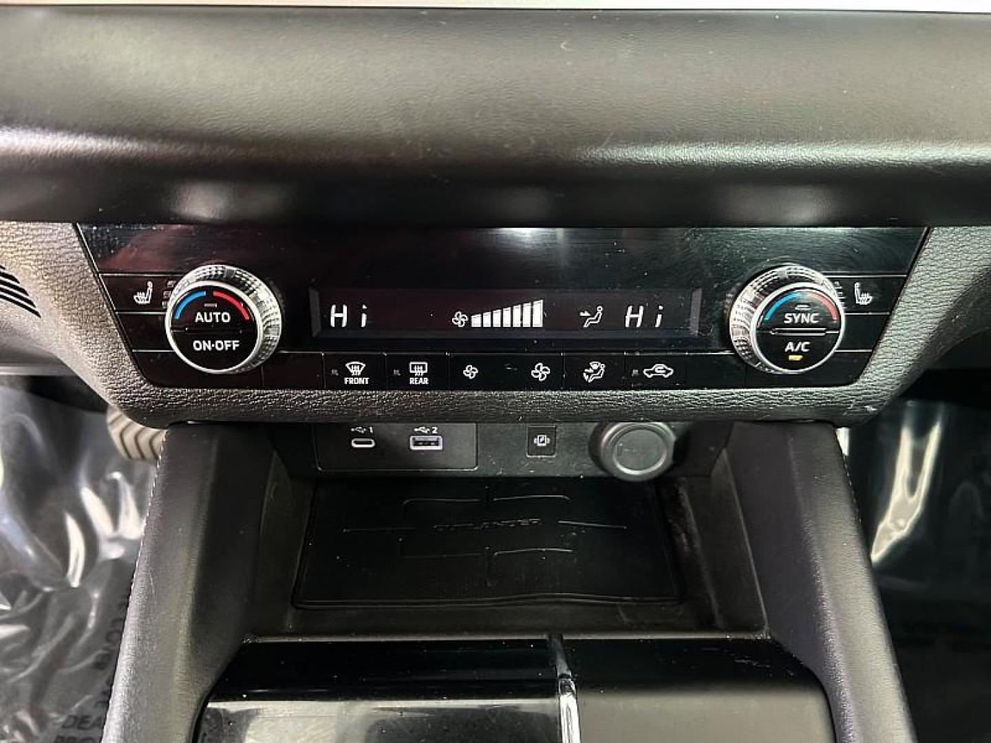 2022 SILVER Mitsubishi Outlander (JA4J3UA87NZ) with an 4-Cyl 2.5 Liter engine, Automatic CVT transmission, located at 412 Auto Vista Drive, Palmdale, 93551, (661) 945-0620, 34.592636, -118.136681 - Photo#5