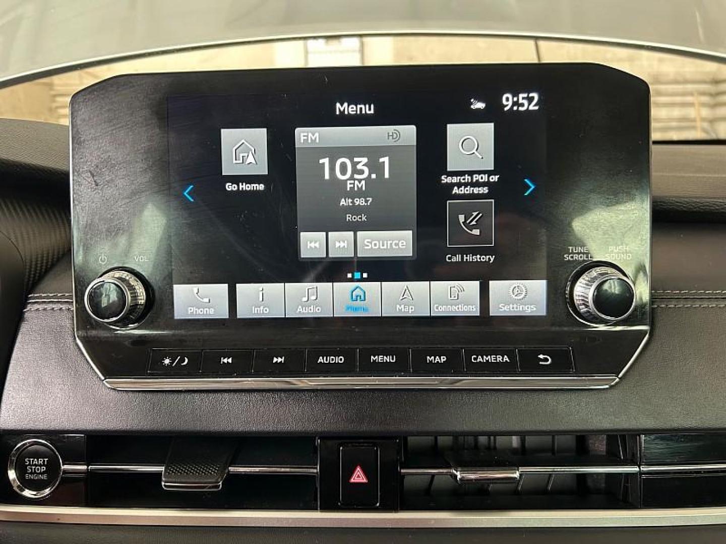 2022 SILVER Mitsubishi Outlander (JA4J3UA87NZ) with an 4-Cyl 2.5 Liter engine, Automatic CVT transmission, located at 412 Auto Vista Drive, Palmdale, 93551, (661) 945-0620, 34.592636, -118.136681 - Photo#6