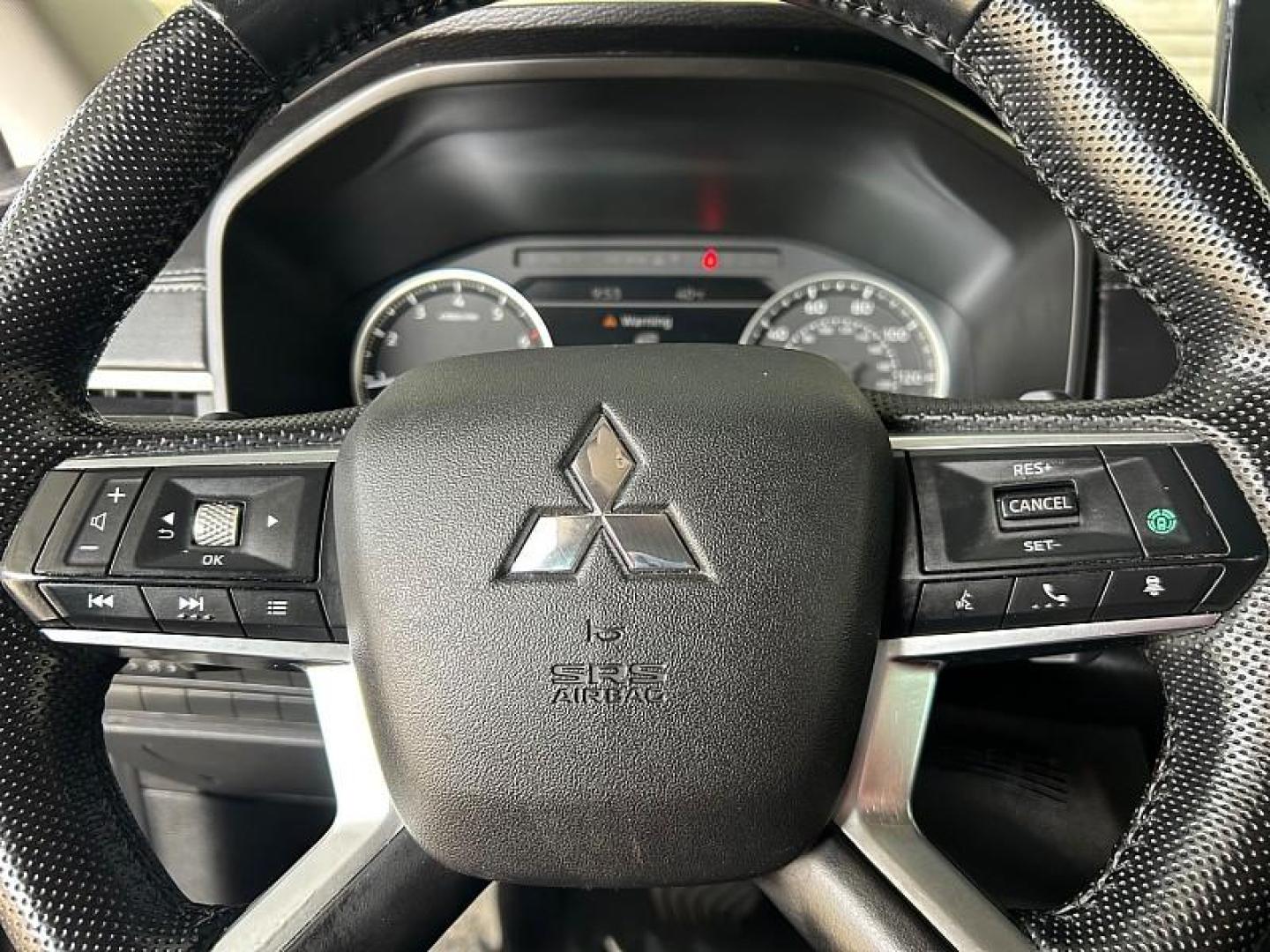 2022 SILVER Mitsubishi Outlander (JA4J3UA87NZ) with an 4-Cyl 2.5 Liter engine, Automatic CVT transmission, located at 412 Auto Vista Drive, Palmdale, 93551, (661) 945-0620, 34.592636, -118.136681 - Photo#7