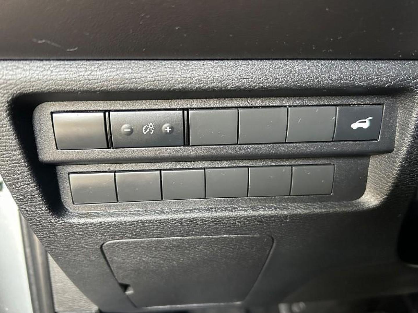 2022 SILVER Mitsubishi Outlander (JA4J3UA87NZ) with an 4-Cyl 2.5 Liter engine, Automatic CVT transmission, located at 412 Auto Vista Drive, Palmdale, 93551, (661) 945-0620, 34.592636, -118.136681 - Photo#9