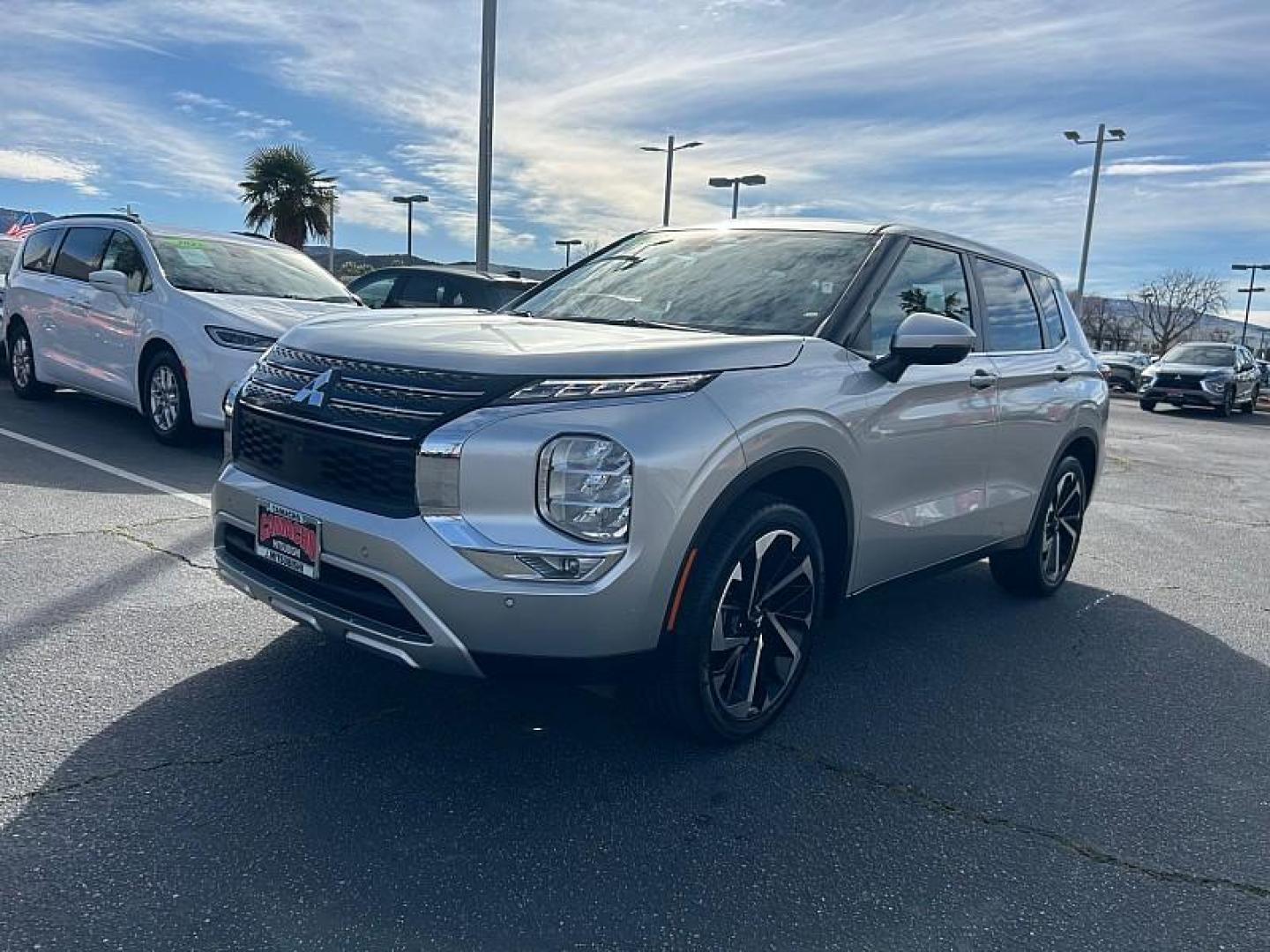 2022 SILVER Mitsubishi Outlander (JA4J3UA87NZ) with an 4-Cyl 2.5 Liter engine, Automatic CVT transmission, located at 412 Auto Vista Drive, Palmdale, 93551, (661) 945-0620, 34.592636, -118.136681 - Photo#16