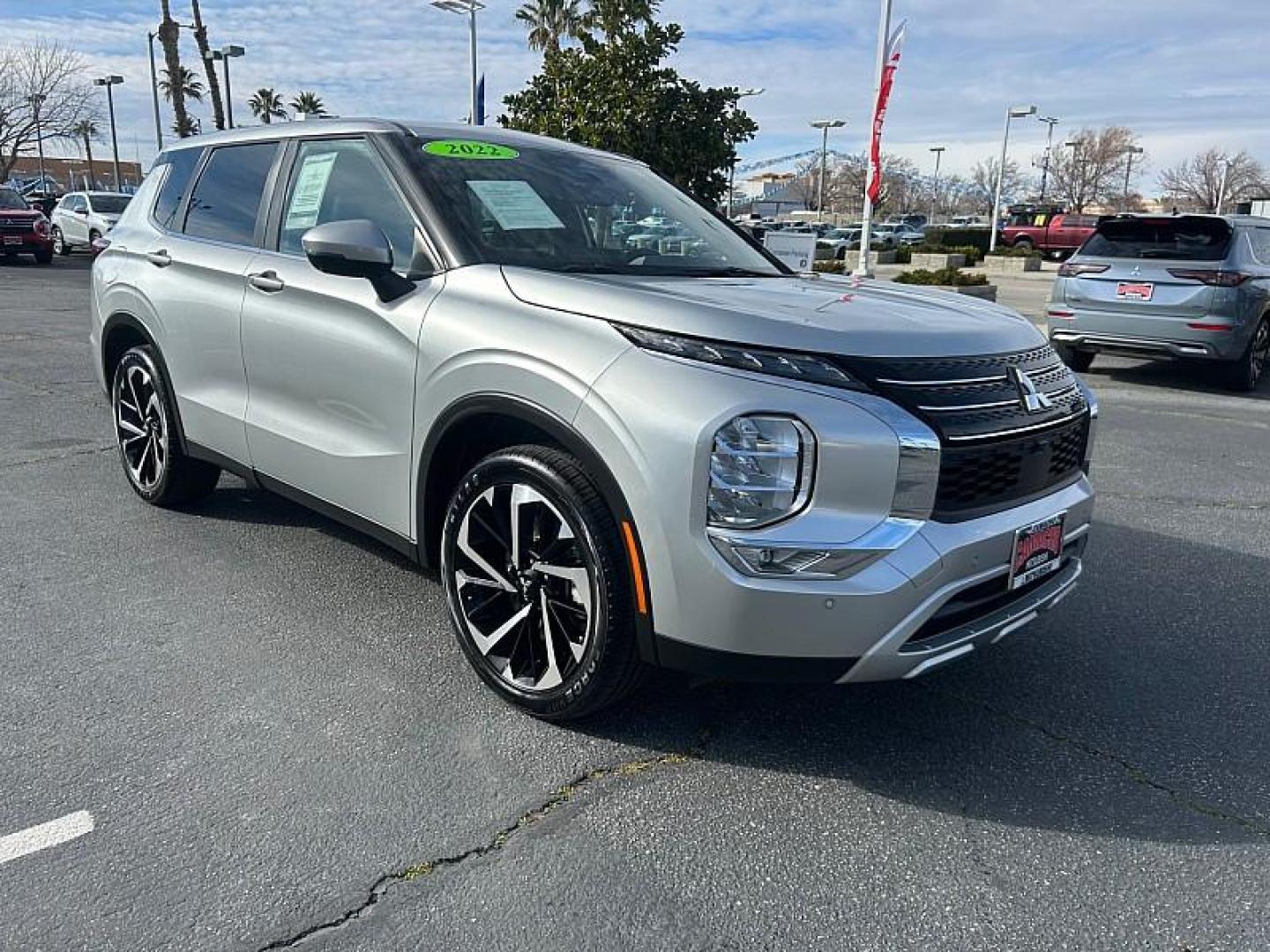 2022 SILVER Mitsubishi Outlander (JA4J3UA87NZ) with an 4-Cyl 2.5 Liter engine, Automatic CVT transmission, located at 412 Auto Vista Drive, Palmdale, 93551, (661) 945-0620, 34.592636, -118.136681 - Photo#17