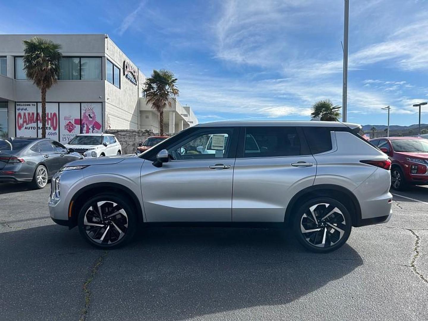2022 SILVER Mitsubishi Outlander (JA4J3UA87NZ) with an 4-Cyl 2.5 Liter engine, Automatic CVT transmission, located at 412 Auto Vista Drive, Palmdale, 93551, (661) 945-0620, 34.592636, -118.136681 - Photo#20