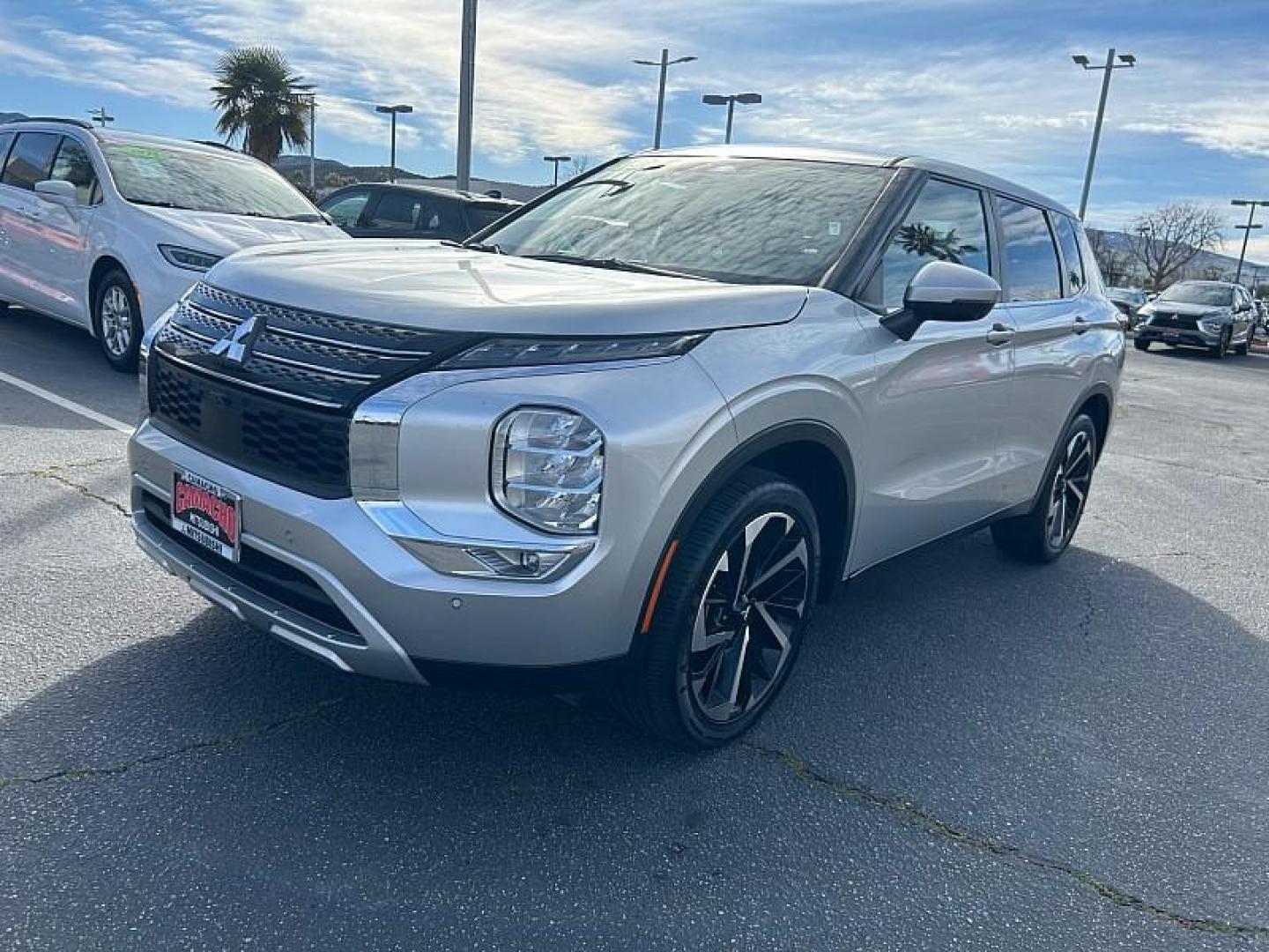 2022 SILVER Mitsubishi Outlander (JA4J3UA87NZ) with an 4-Cyl 2.5 Liter engine, Automatic CVT transmission, located at 412 Auto Vista Drive, Palmdale, 93551, (661) 945-0620, 34.592636, -118.136681 - Photo#22