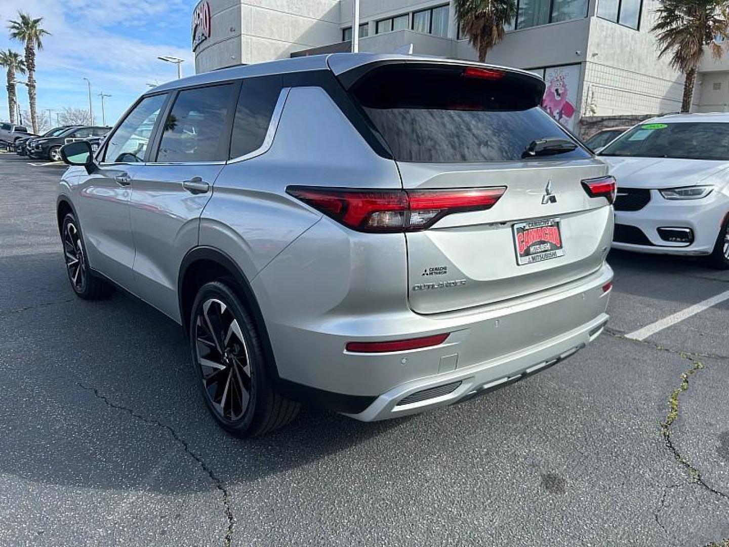 2022 SILVER Mitsubishi Outlander (JA4J3UA87NZ) with an 4-Cyl 2.5 Liter engine, Automatic CVT transmission, located at 412 Auto Vista Drive, Palmdale, 93551, (661) 945-0620, 34.592636, -118.136681 - Photo#24