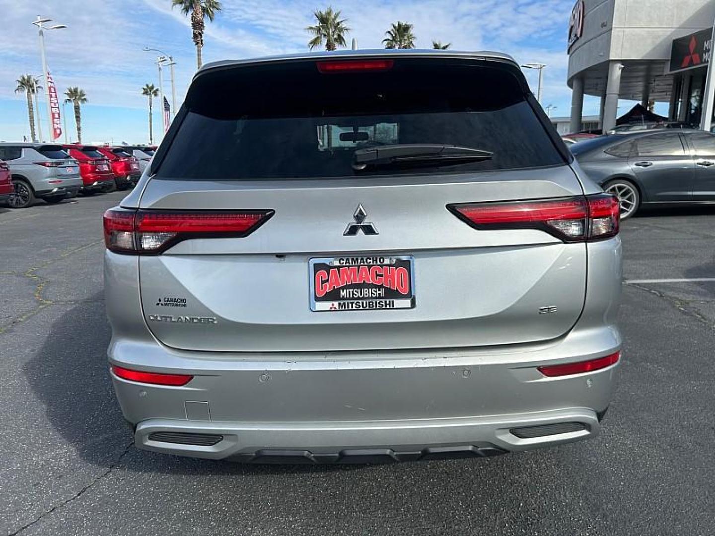 2022 SILVER Mitsubishi Outlander (JA4J3UA87NZ) with an 4-Cyl 2.5 Liter engine, Automatic CVT transmission, located at 412 Auto Vista Drive, Palmdale, 93551, (661) 945-0620, 34.592636, -118.136681 - Photo#25