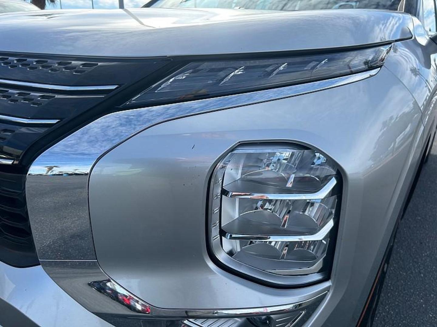 2022 SILVER Mitsubishi Outlander (JA4J3UA87NZ) with an 4-Cyl 2.5 Liter engine, Automatic CVT transmission, located at 412 Auto Vista Drive, Palmdale, 93551, (661) 945-0620, 34.592636, -118.136681 - Photo#26